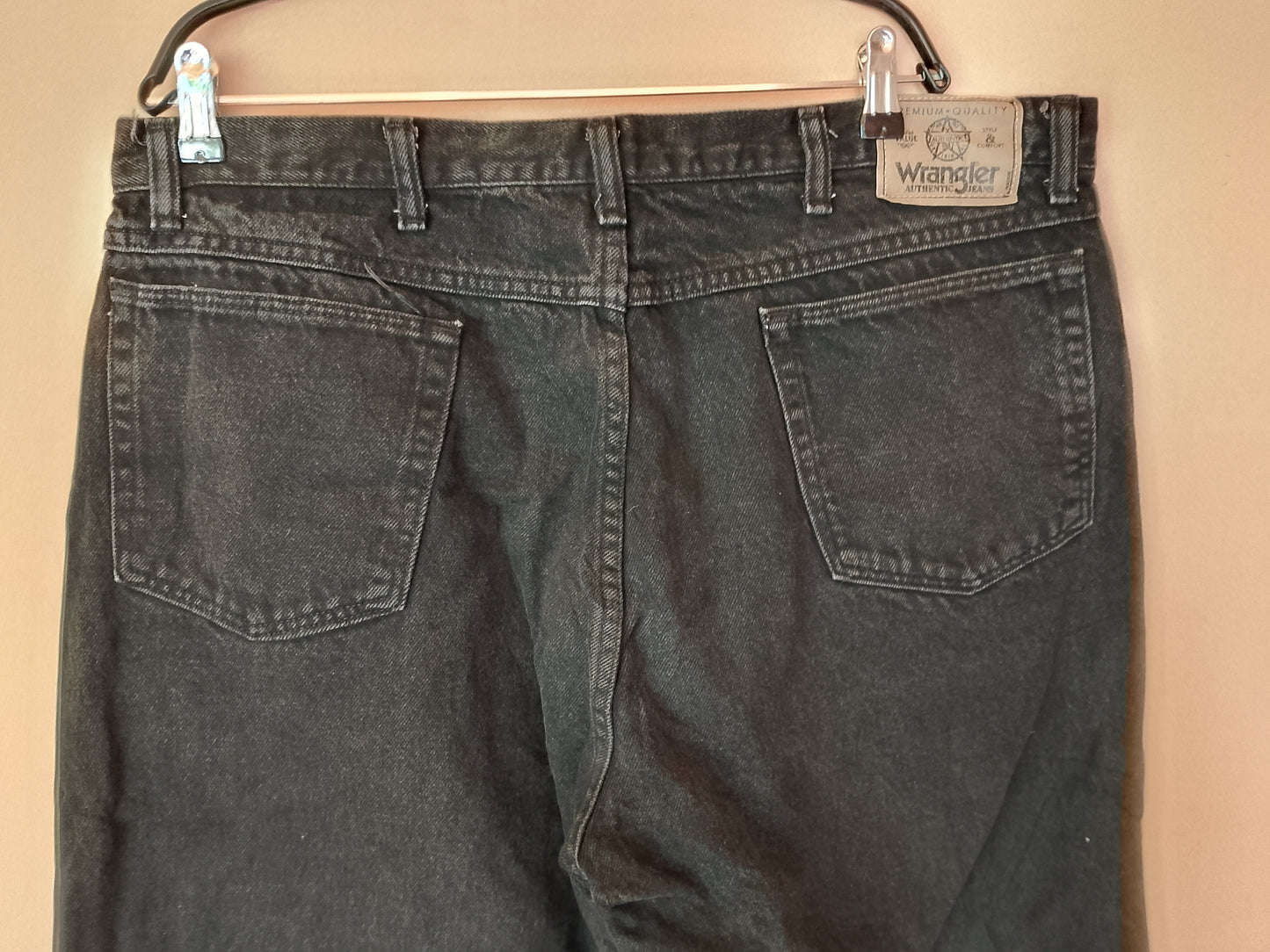Blugi clasici Wrangler - Un simbol al stilului american autentic, acum în garderoba ta! talie 46 cm