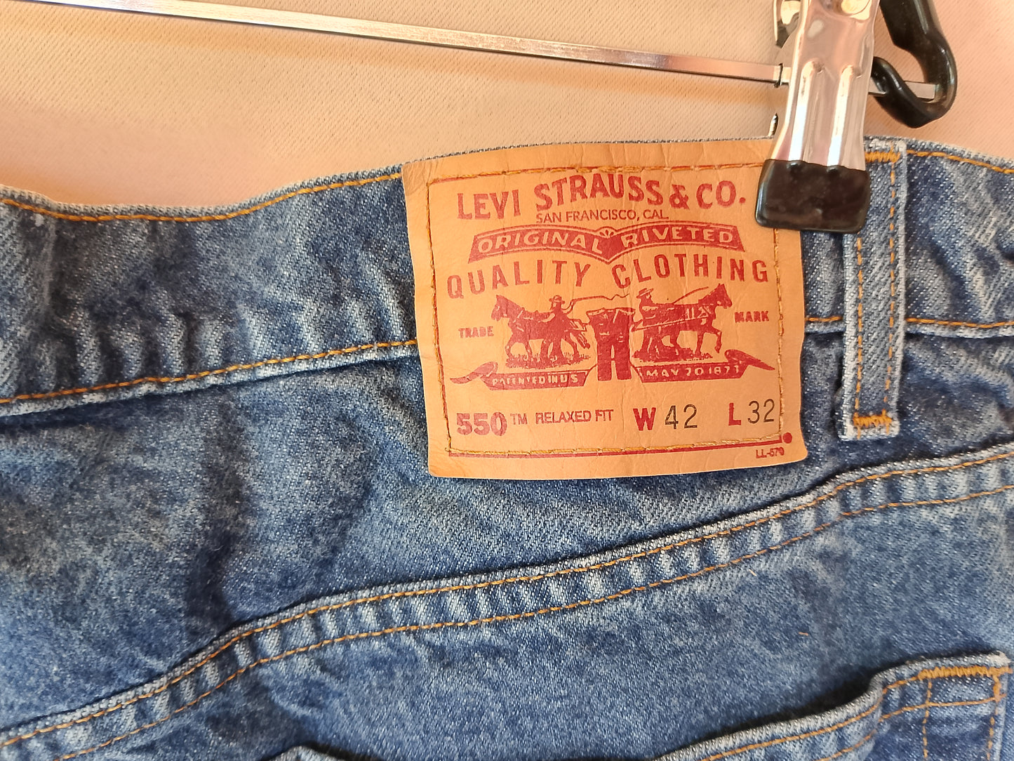 Jeans Levi's 550 - Un clasic relaxat pentru un stil autentic. Talie 49 cm