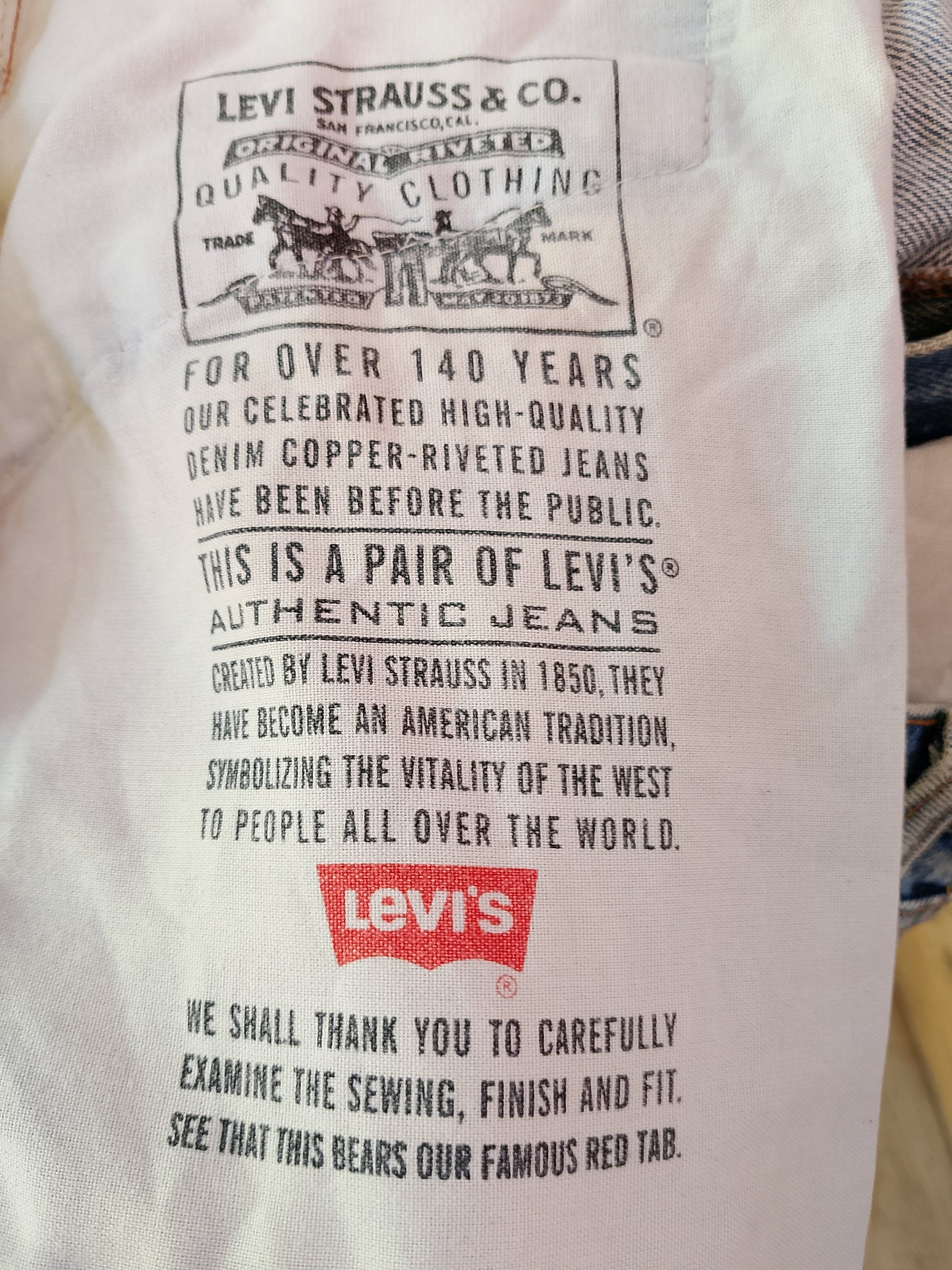 Jeans Levi's 550 - Un clasic relaxat pentru un stil autentic. Talie 48 cm
