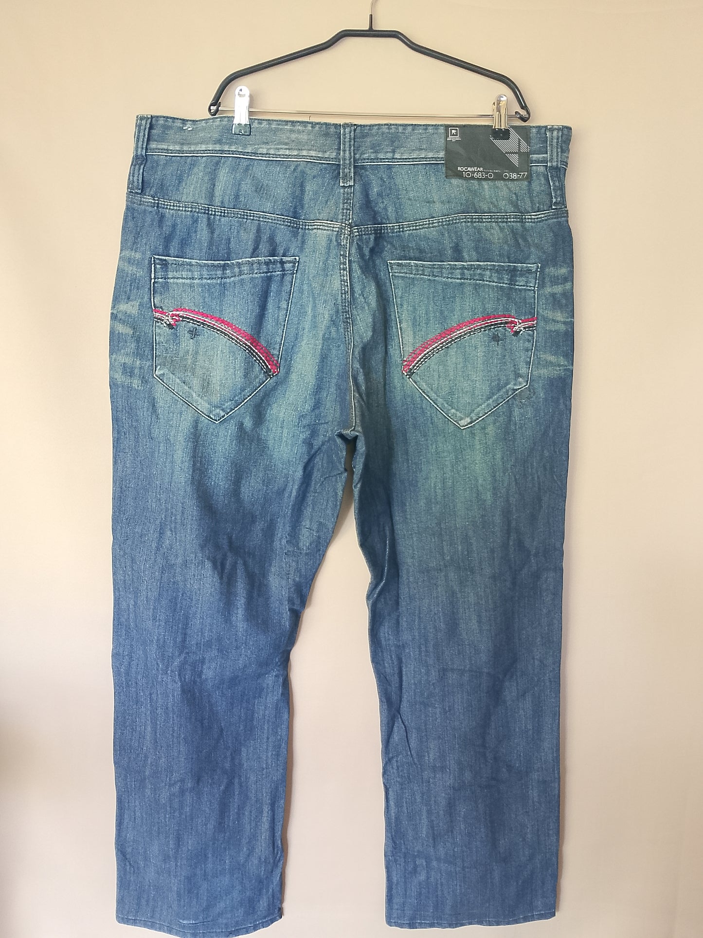 Blugi Rocawear, Stil Urban cu Cusături Roșii - Autenticitate și Stil!