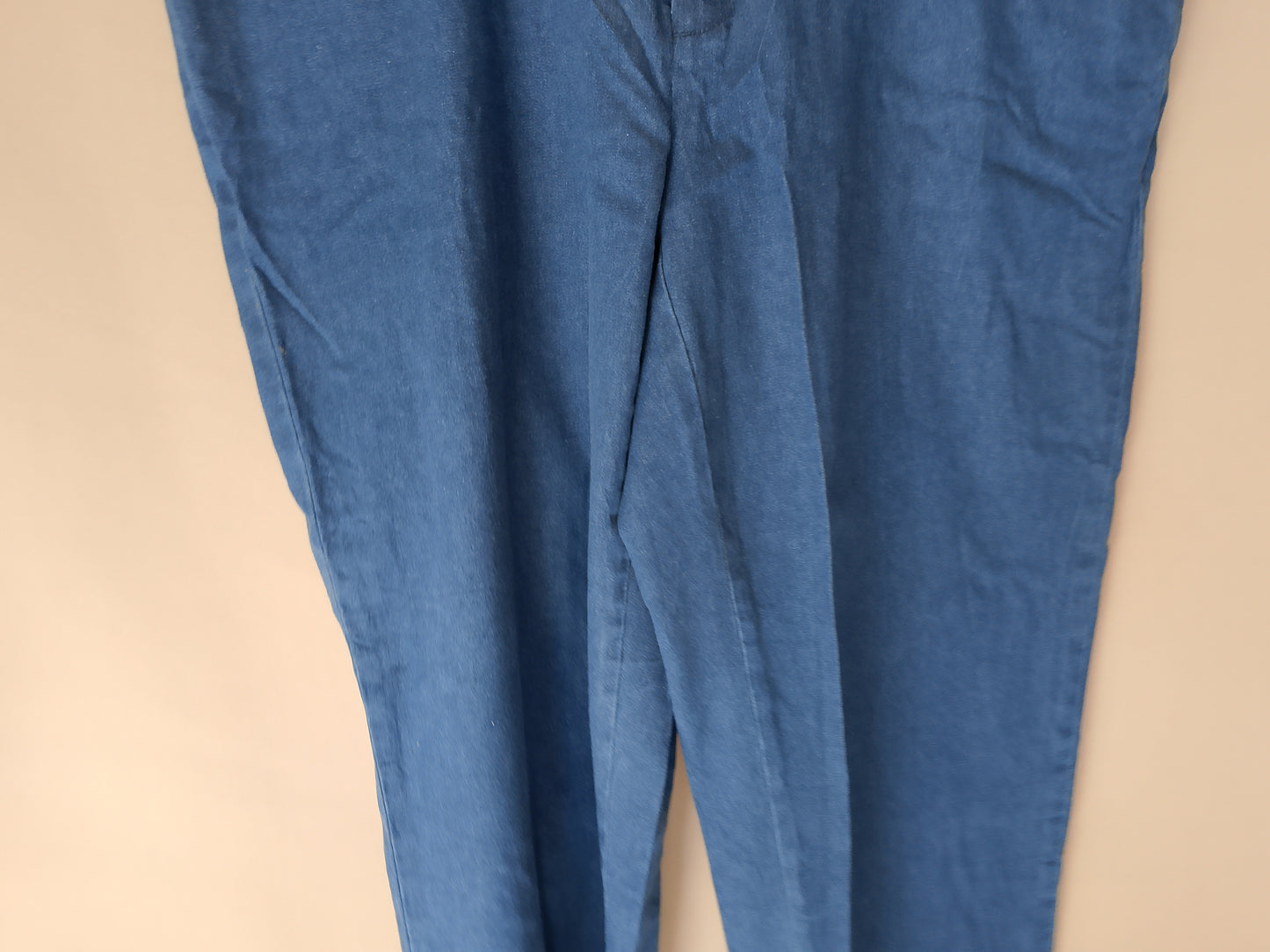 Eleganță Casual și Confort la Orice Ocazie: Pantaloni tip Chino în Măsura 42
