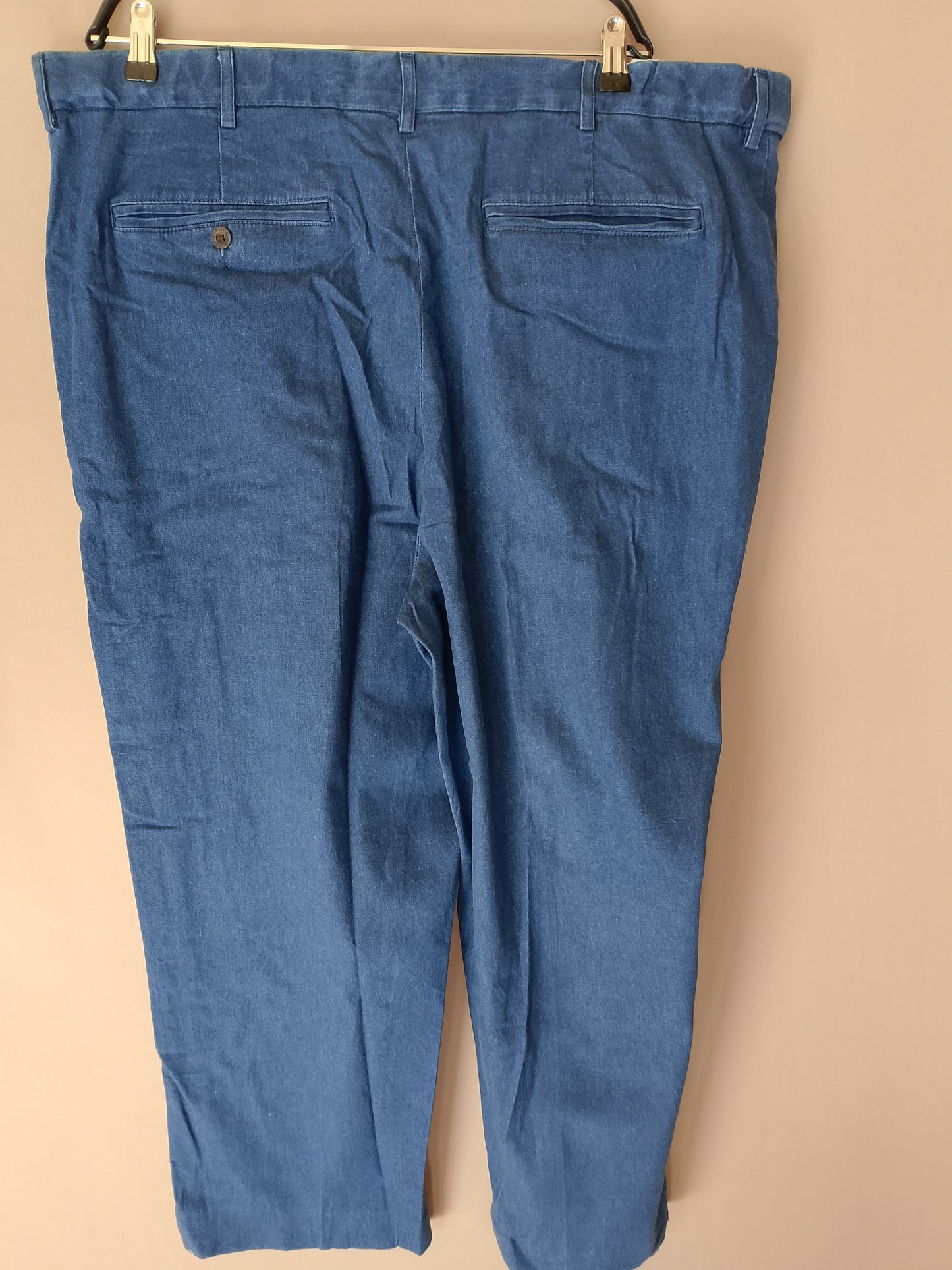 Eleganță Casual și Confort la Orice Ocazie: Pantaloni tip Chino în Măsura 42