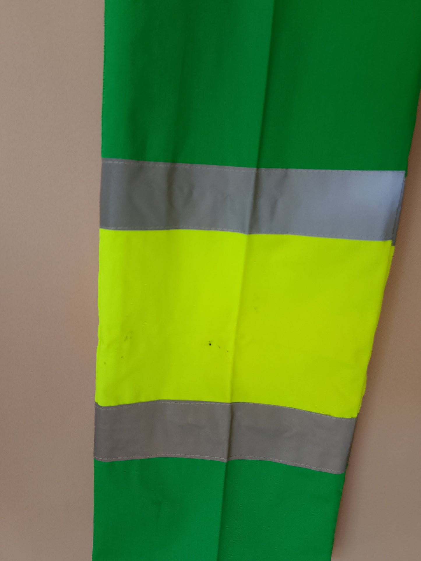 Pantaloni de înaltă vizibilitate VESIN, Mărimea 44 - Siguranța pe primul loc!