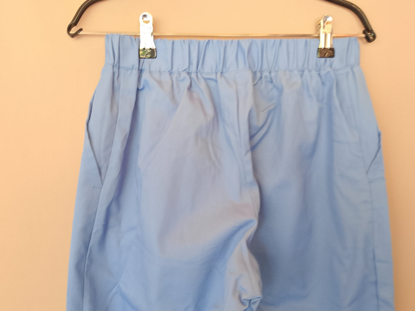 Pantaloni de uniformă medicală/de lucru, albastru deschis, Mărimea S - Confort și igienă în orice mediu de lucru!