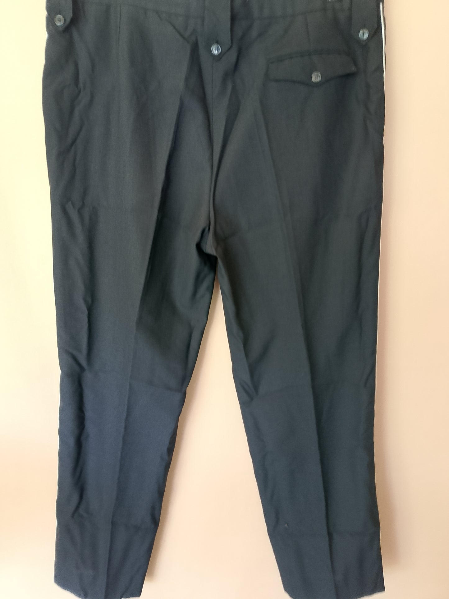 Pantaloni bărbați croi clasic, negri cu dungă laterală albă - Eleganță și stil la un preț avantajos! Marime 56