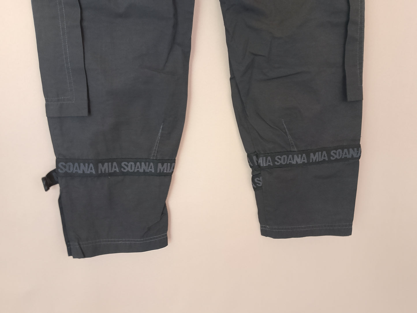 Pantaloni capri de damă, tip cargo, MIA SOANA - Marime 38