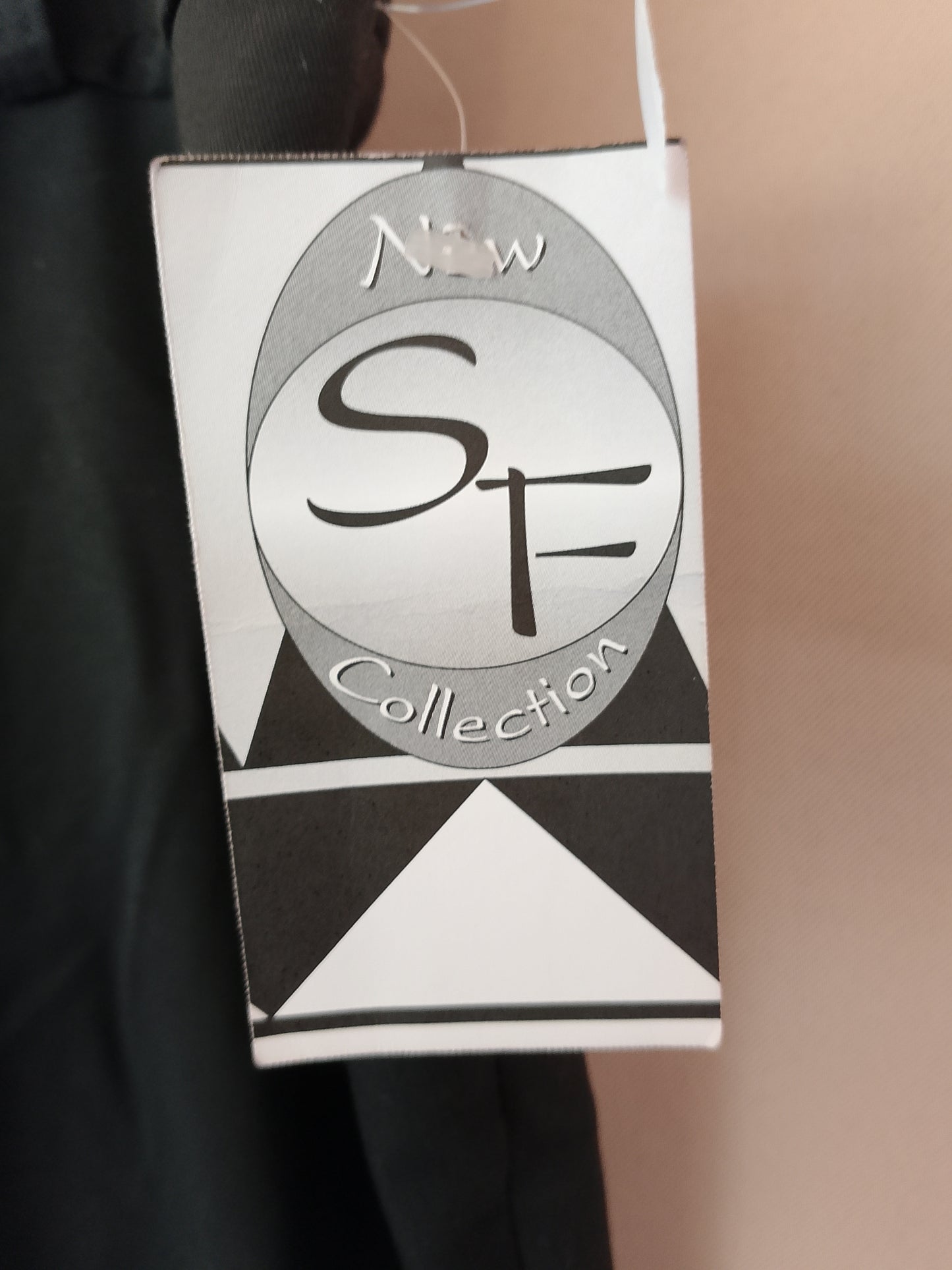 Pantaloni de damă eleganți, negri, mărimea 46 - Perfecți pentru o ținută office sau de seară!