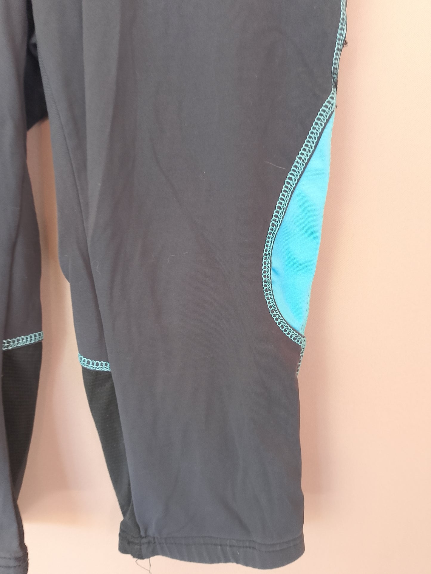 Colanți sport de damă, tip capri, negru cu turcoaz - Perfecți pentru sală sau alergat! Marime 40