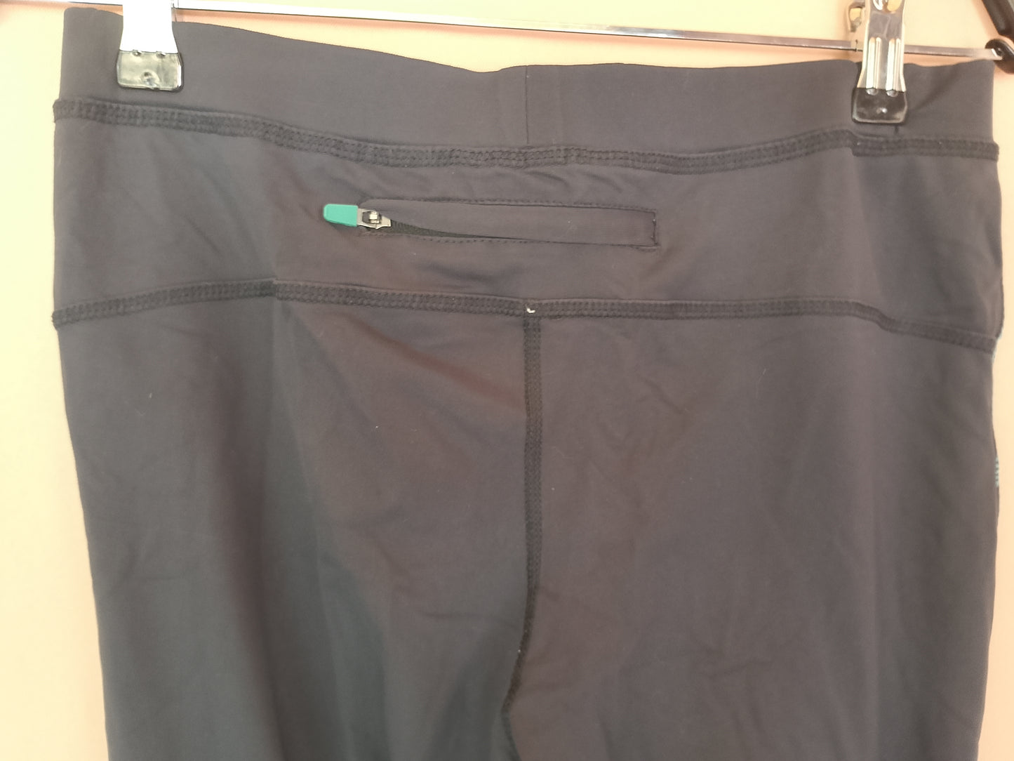 Colanți sport de damă, tip capri, negru cu turcoaz - Perfecți pentru sală sau alergat! Marime 40