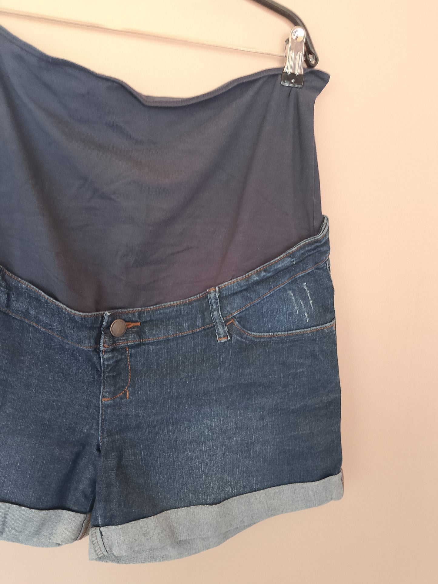 Pantaloni scurți de maternitate Kiabi – Confort și stil pentru o vară de neuitat! Marime 42