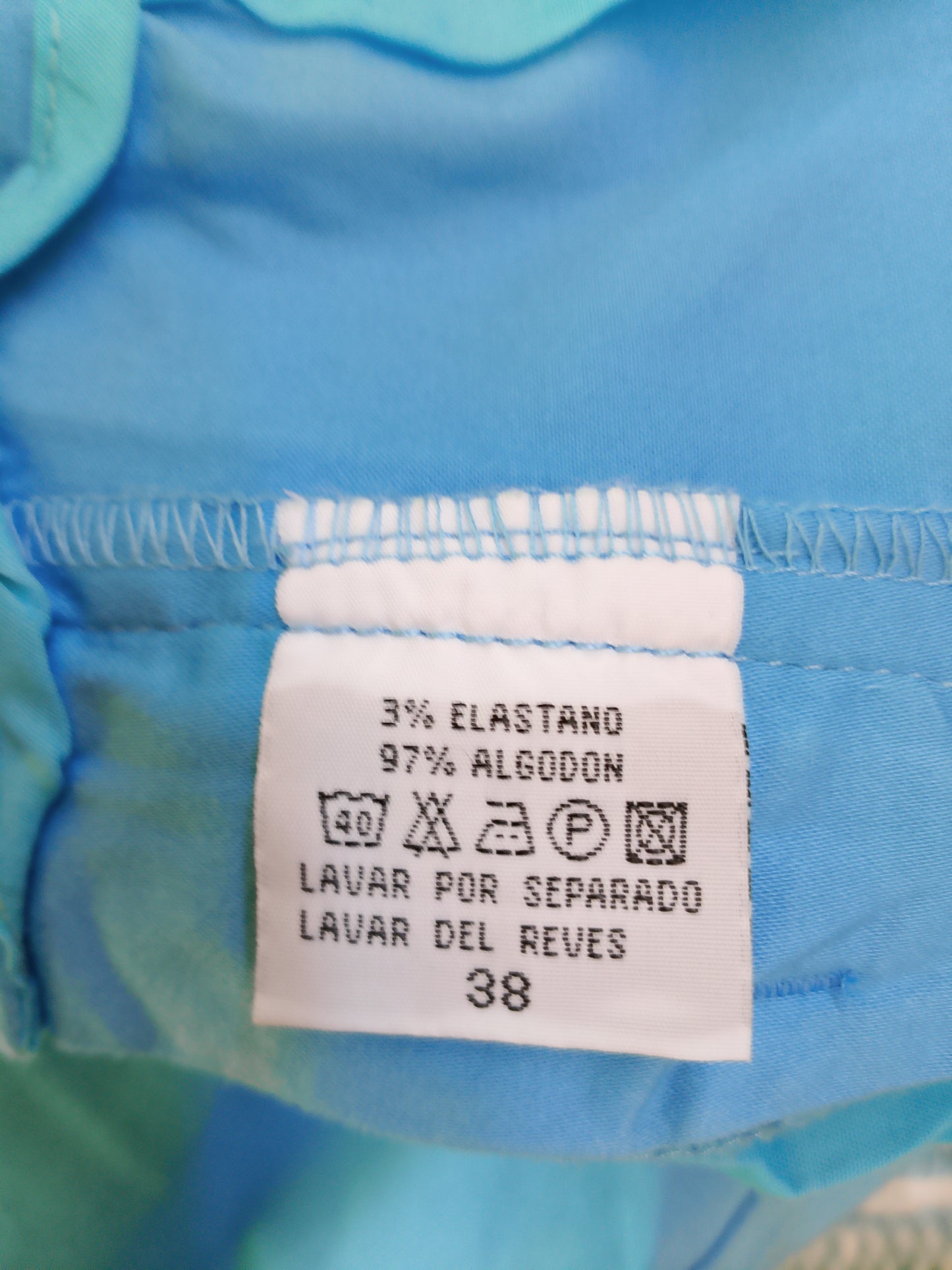 Pantaloni slim fit de damă, turcoaz – O pată de culoare în garderoba ta!