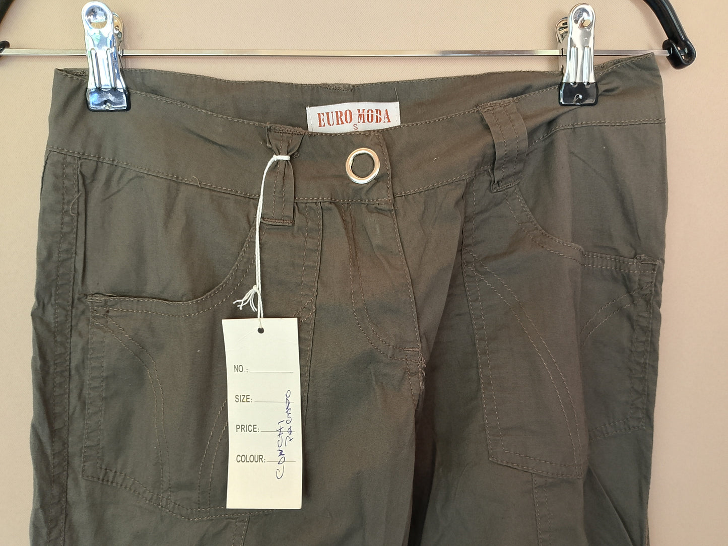 Pantaloni Capri de damă, model cargo, culoarea kaki – Stare perfectă, cu etichetă!