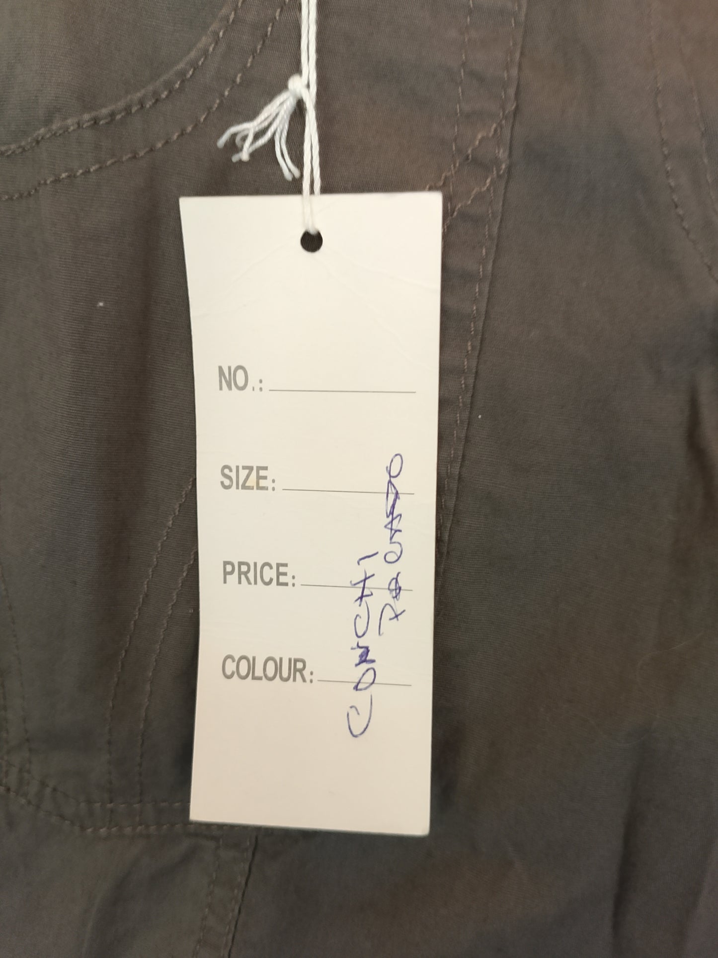 Pantaloni Capri de damă, model cargo, culoarea kaki – Stare perfectă, cu etichetă!