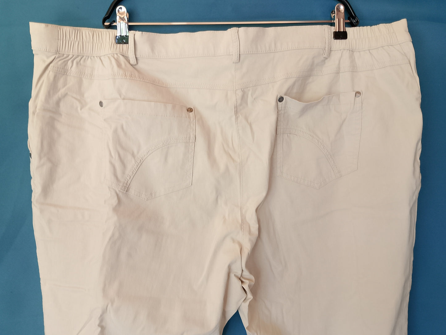 Pantaloni Capri Confortabili, Culoare Bej, Mărimea 56 (XXL) - Perfecți pentru zilele calde!