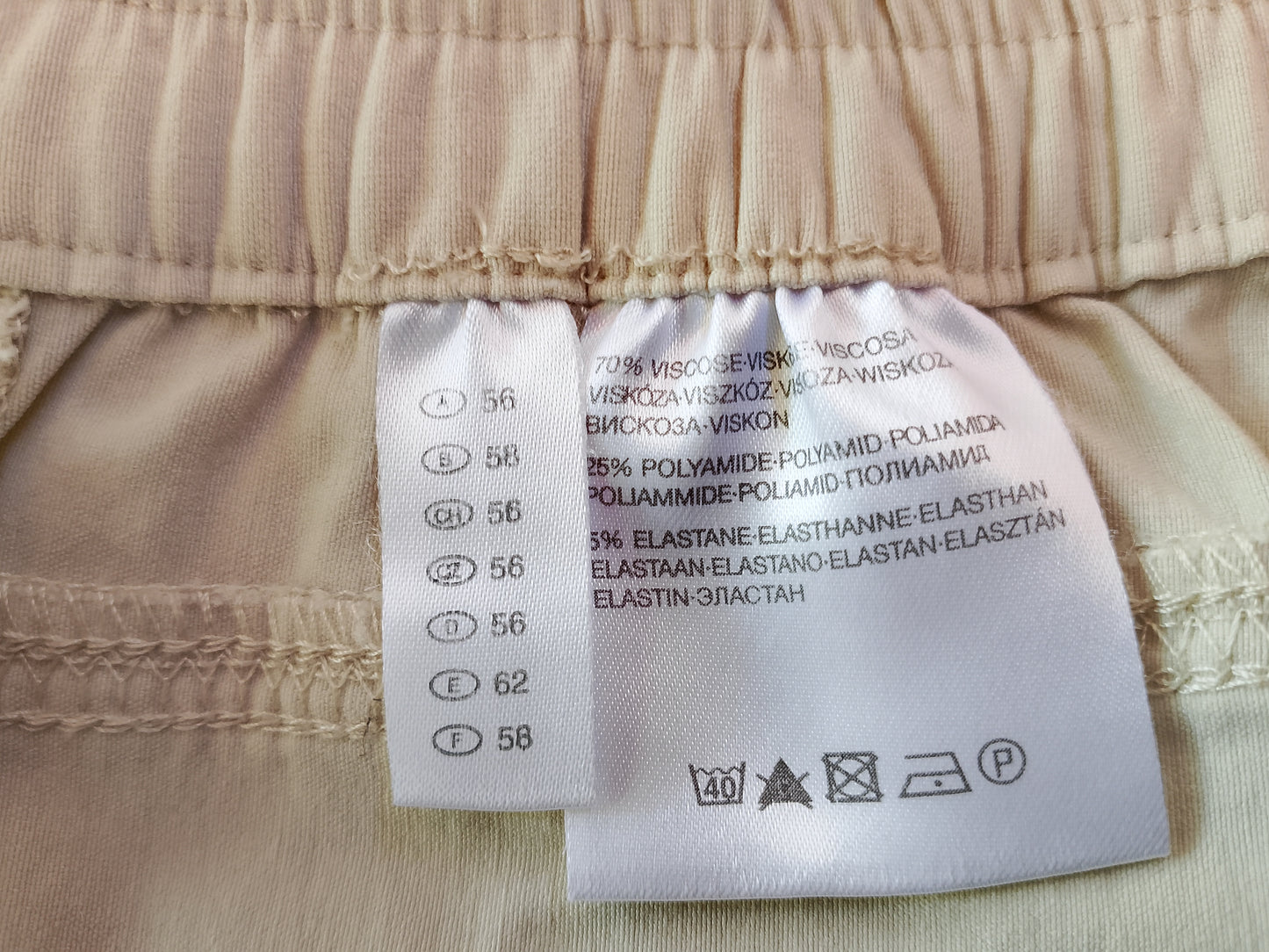 Pantaloni Capri Confortabili, Culoare Bej, Mărimea 56 (XXL) - Perfecți pentru zilele calde!