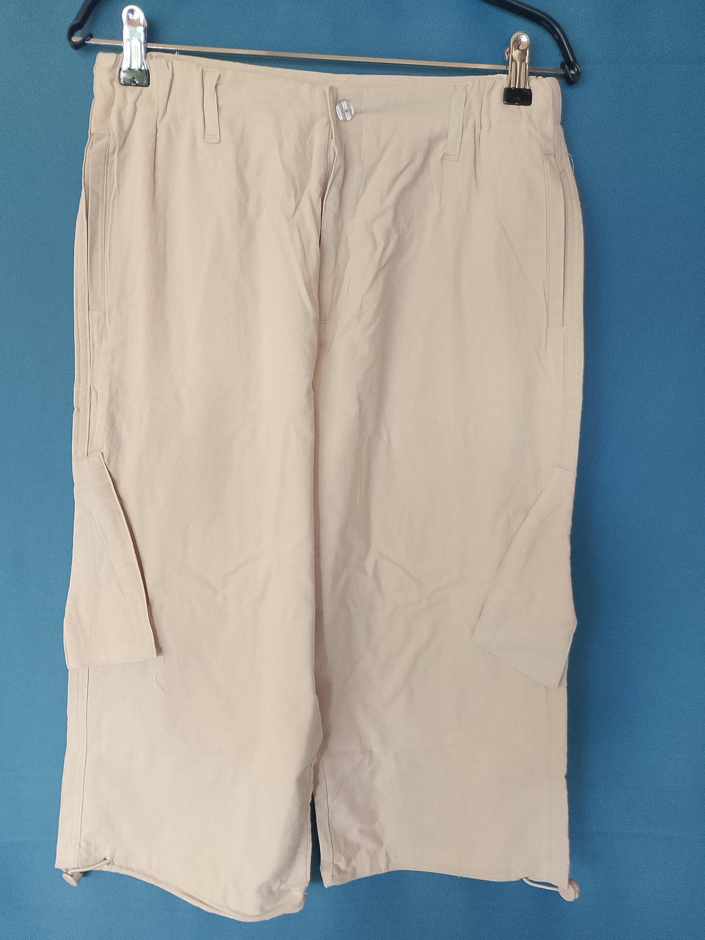 Pantaloni 3/4 Cargo de dama, mărimea L - Ideali pentru Exploratori Urbani!