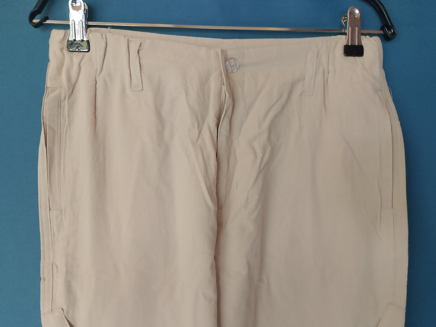 Pantaloni 3/4 Cargo de dama, mărimea L - Ideali pentru Exploratori Urbani!