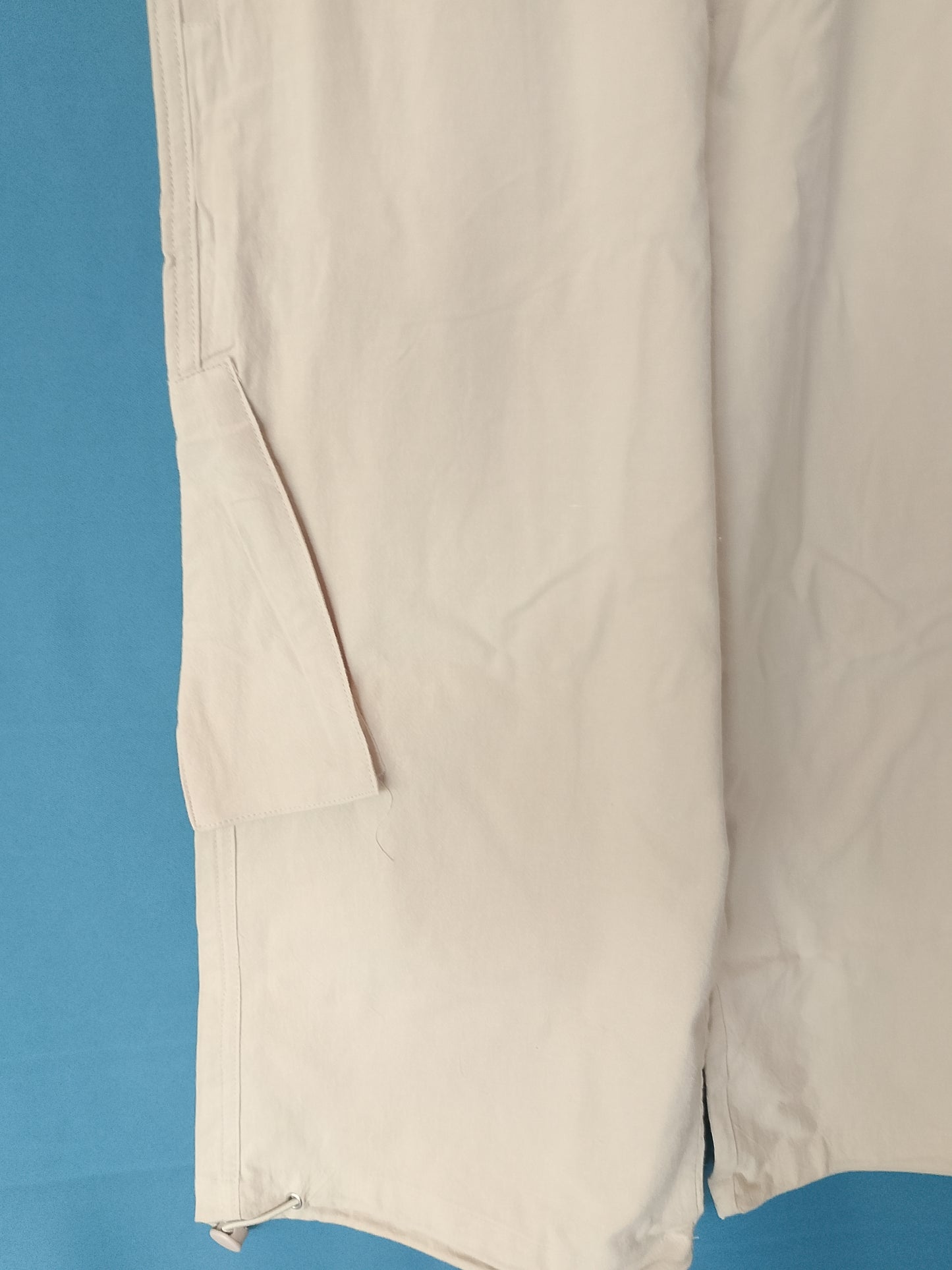 Pantaloni 3/4 Cargo de dama, mărimea L - Ideali pentru Exploratori Urbani!