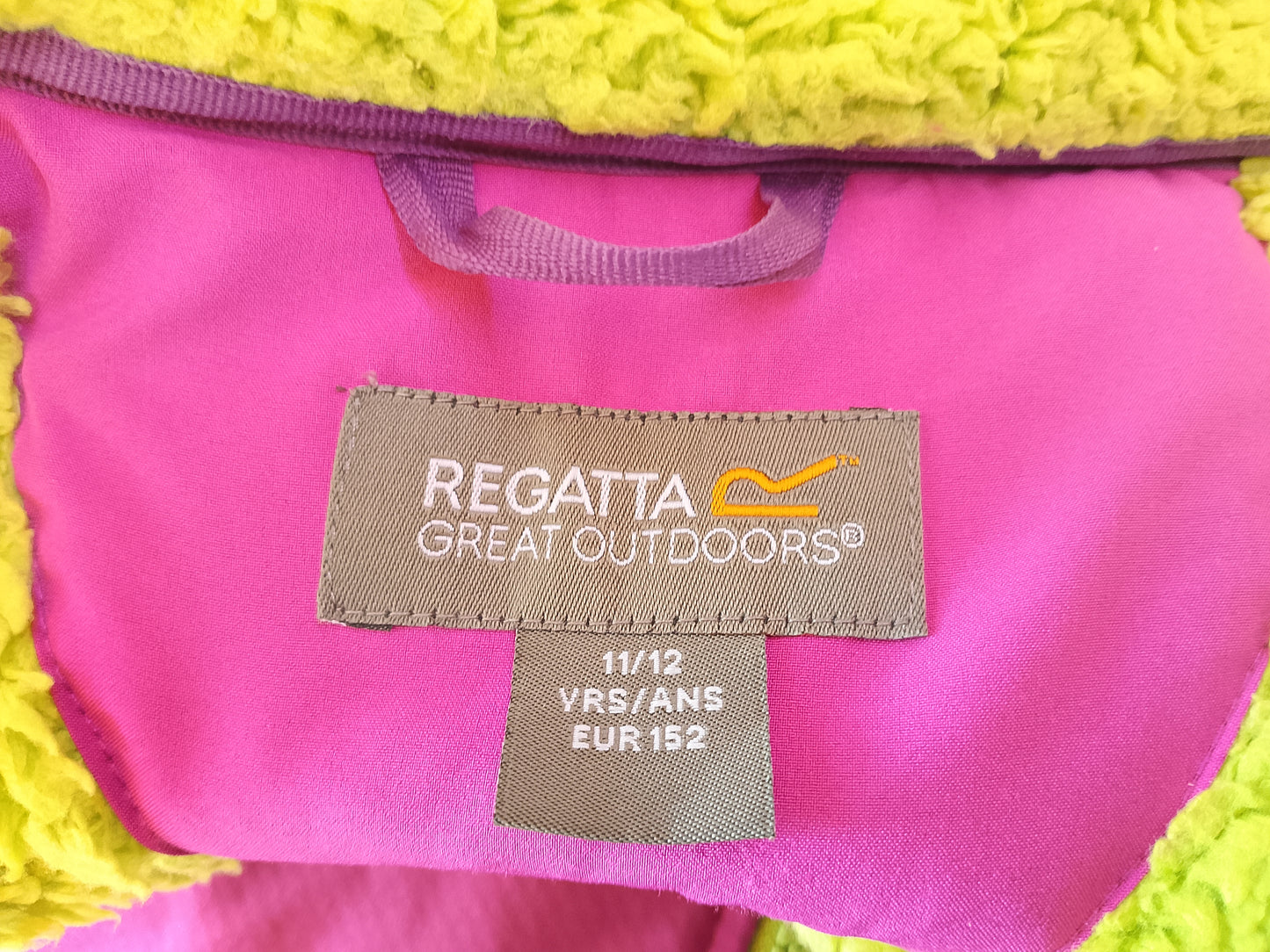 Geacă softshell Regatta, pentru copii, roz cu detalii verzi, mărimea 11-12 ani