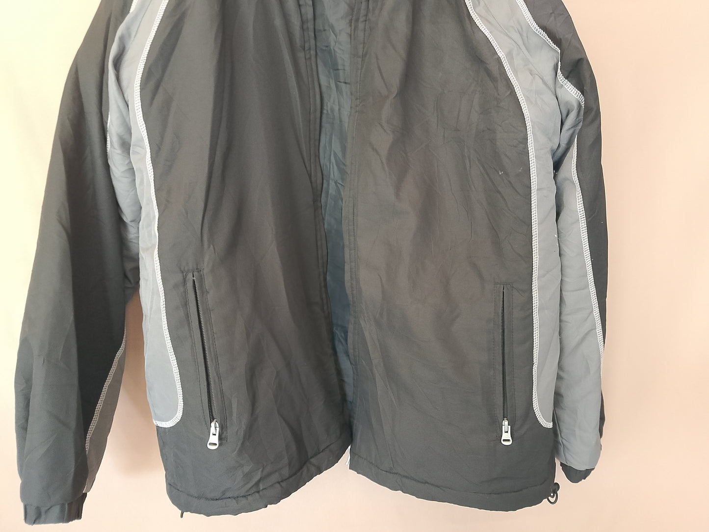 Geacă sport Kappa, mărimea M - Stil retro și funcționalitate pentru un look cool!