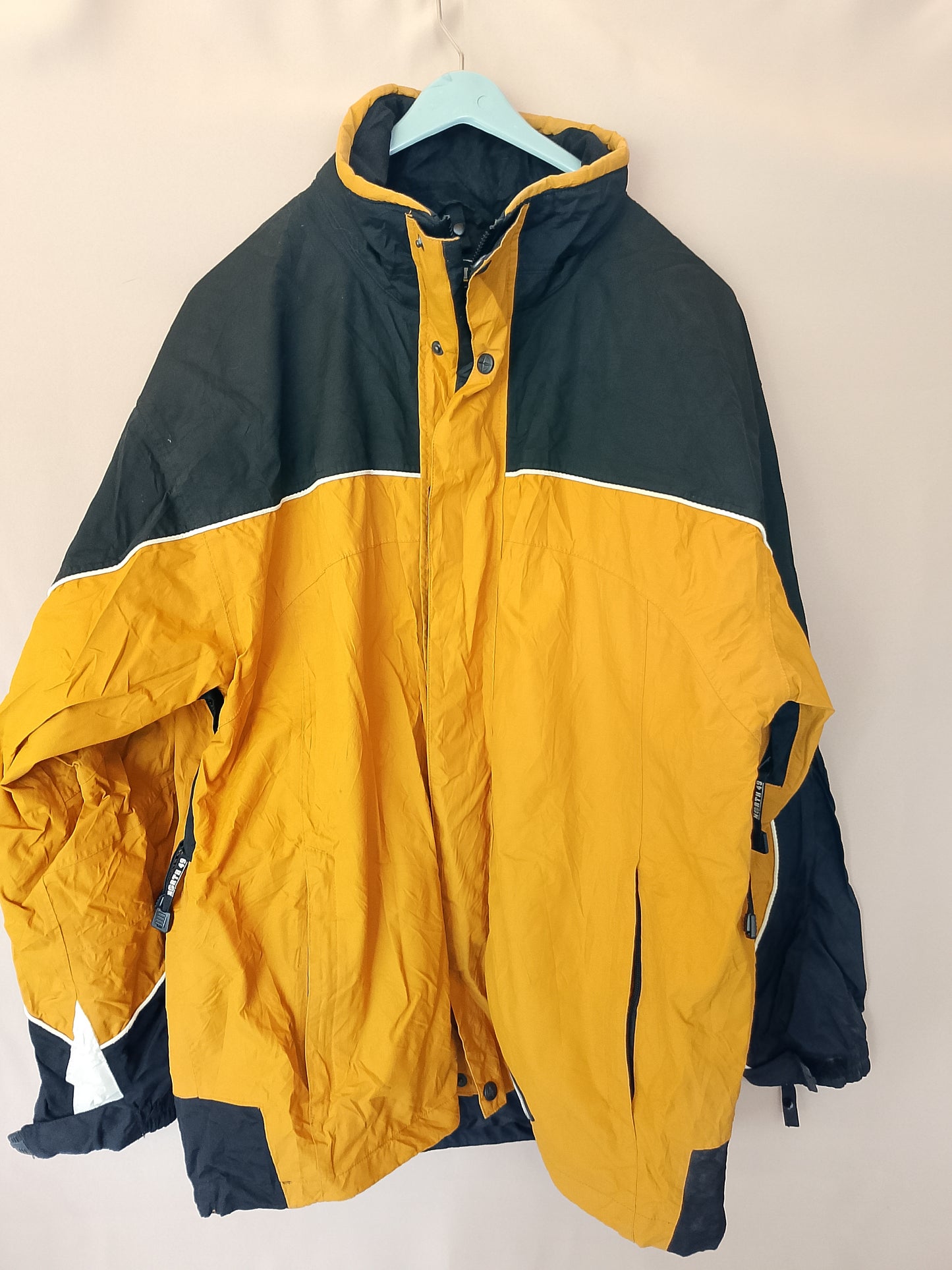 Geacă outdoor North 49, mărimea L/XL - Culoare îndrăzneață și rezistentă la frig!