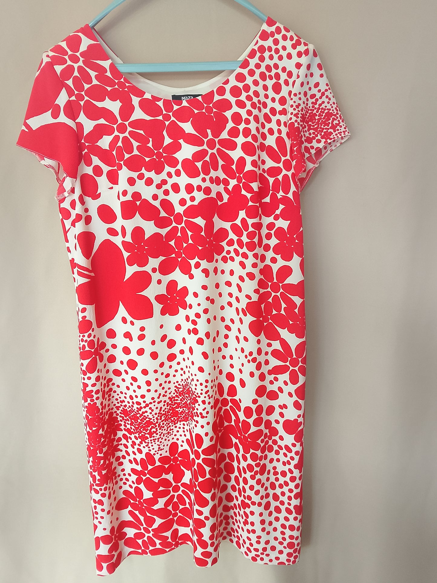 Rochie lejeră, cu imprimeu floral, perfectă pentru vară! Marime 48.