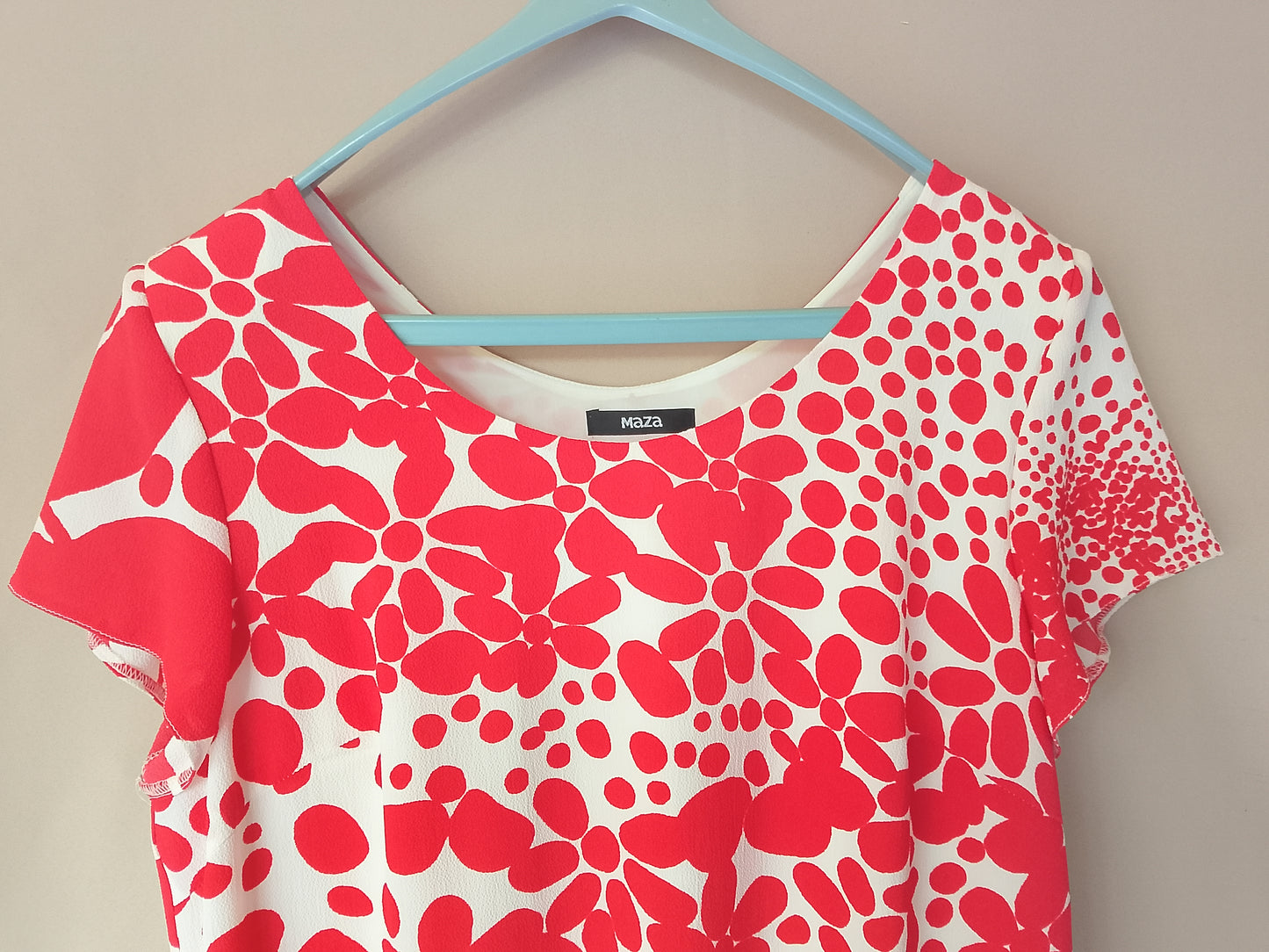 Rochie lejeră, cu imprimeu floral, perfectă pentru vară! Marime 48.