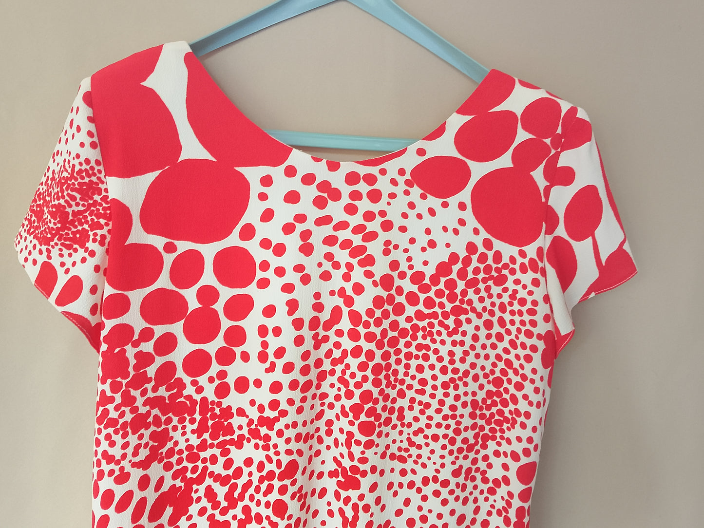 Rochie lejeră, cu imprimeu floral, perfectă pentru vară! Marime 48.