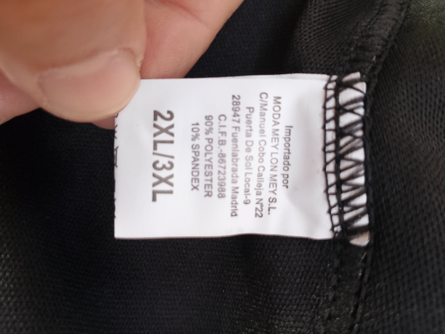 Stil și confort pentru orice ocazie: pantaloni gri, model capri, cu buzunare decorative. Marimea 2XL.