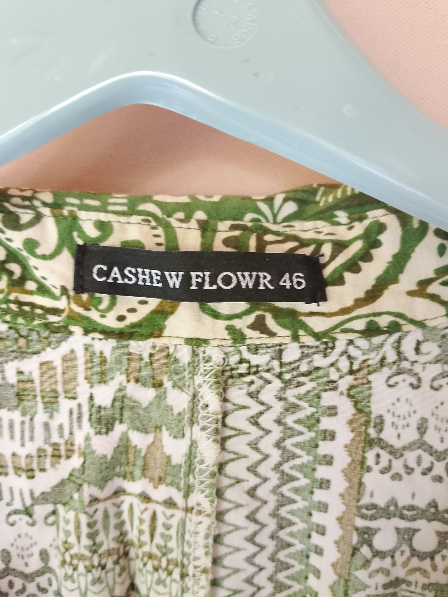 Eleganță boemă: rochie-cămașă cu imprimeu etnic, ideală pentru vară. Marimea 46.