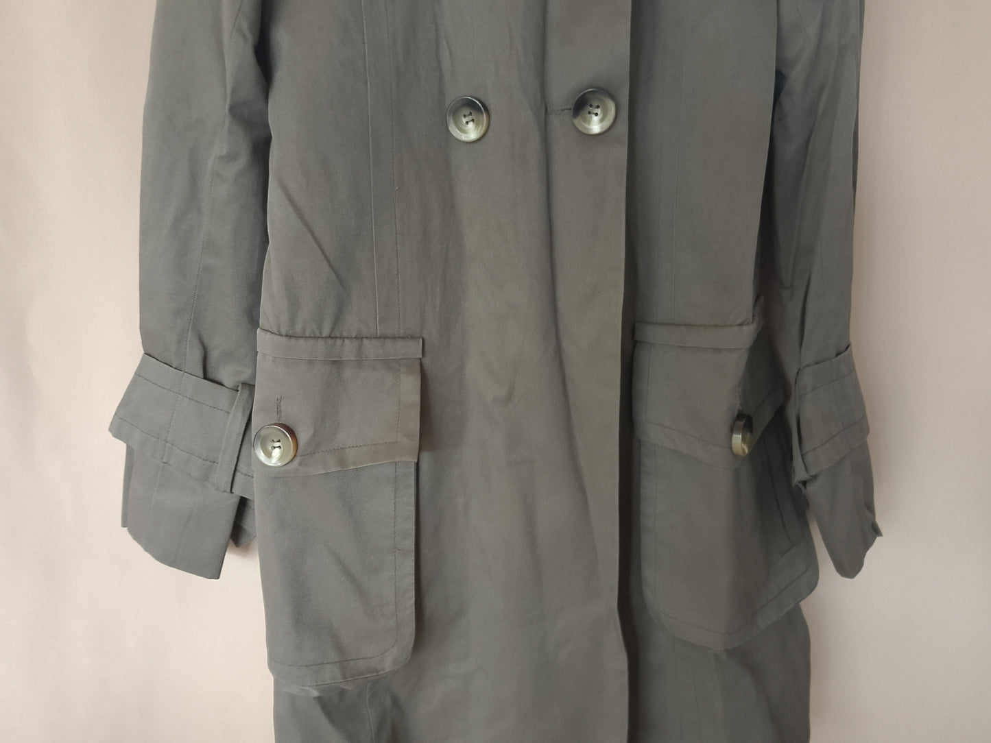 Clasicul reinterpretat: trenci elegant ZARA BASIC, perfect pentru zilele de toamnă. Marimea M.