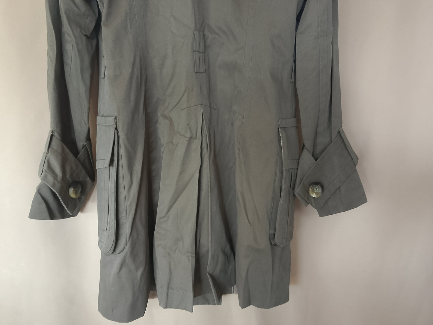 Clasicul reinterpretat: trenci elegant ZARA BASIC, perfect pentru zilele de toamnă. Marimea M.