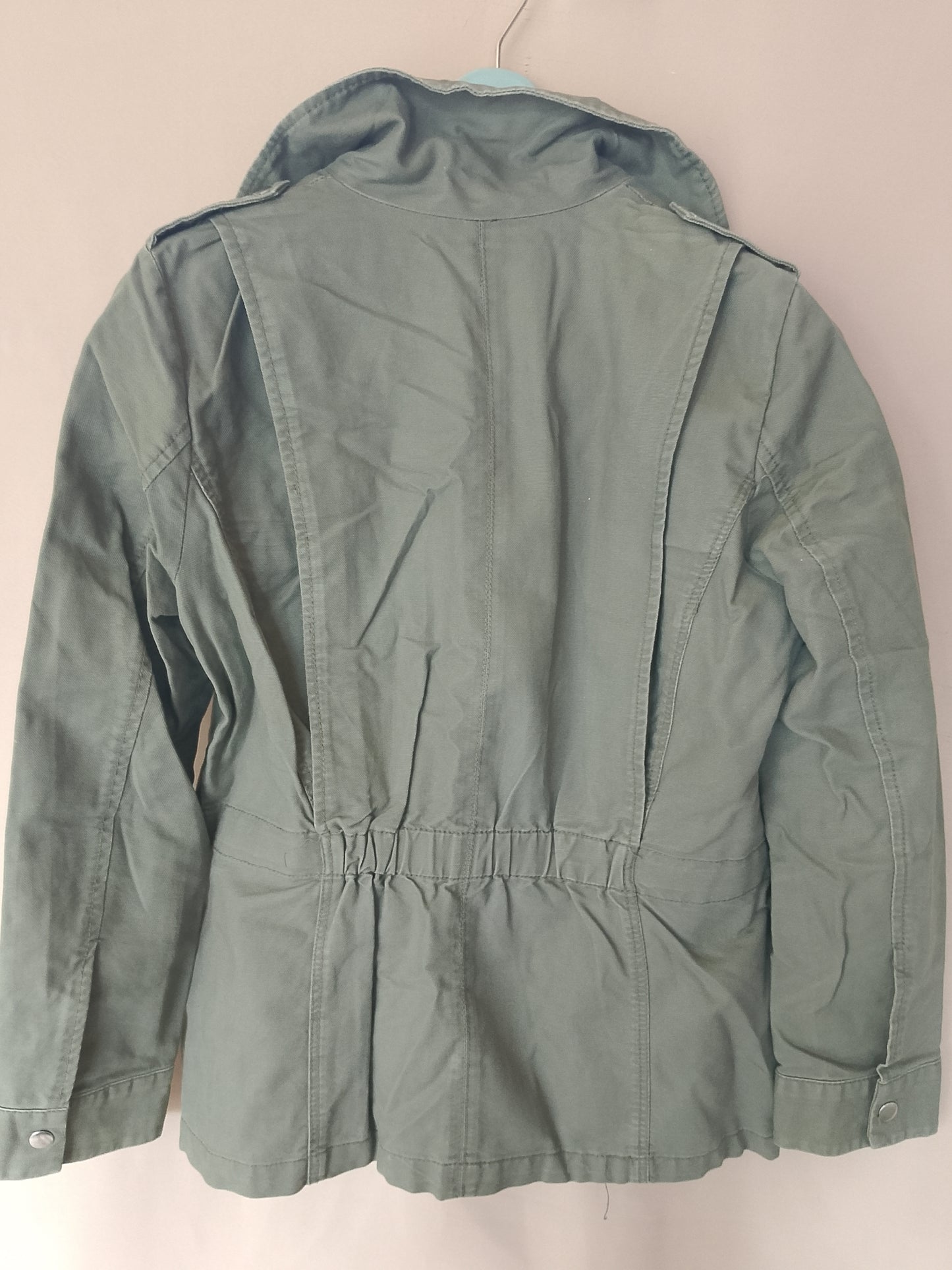 Stil militar urban: jachetă tip parka H&M, pentru un look casual, modern. Marimea S.