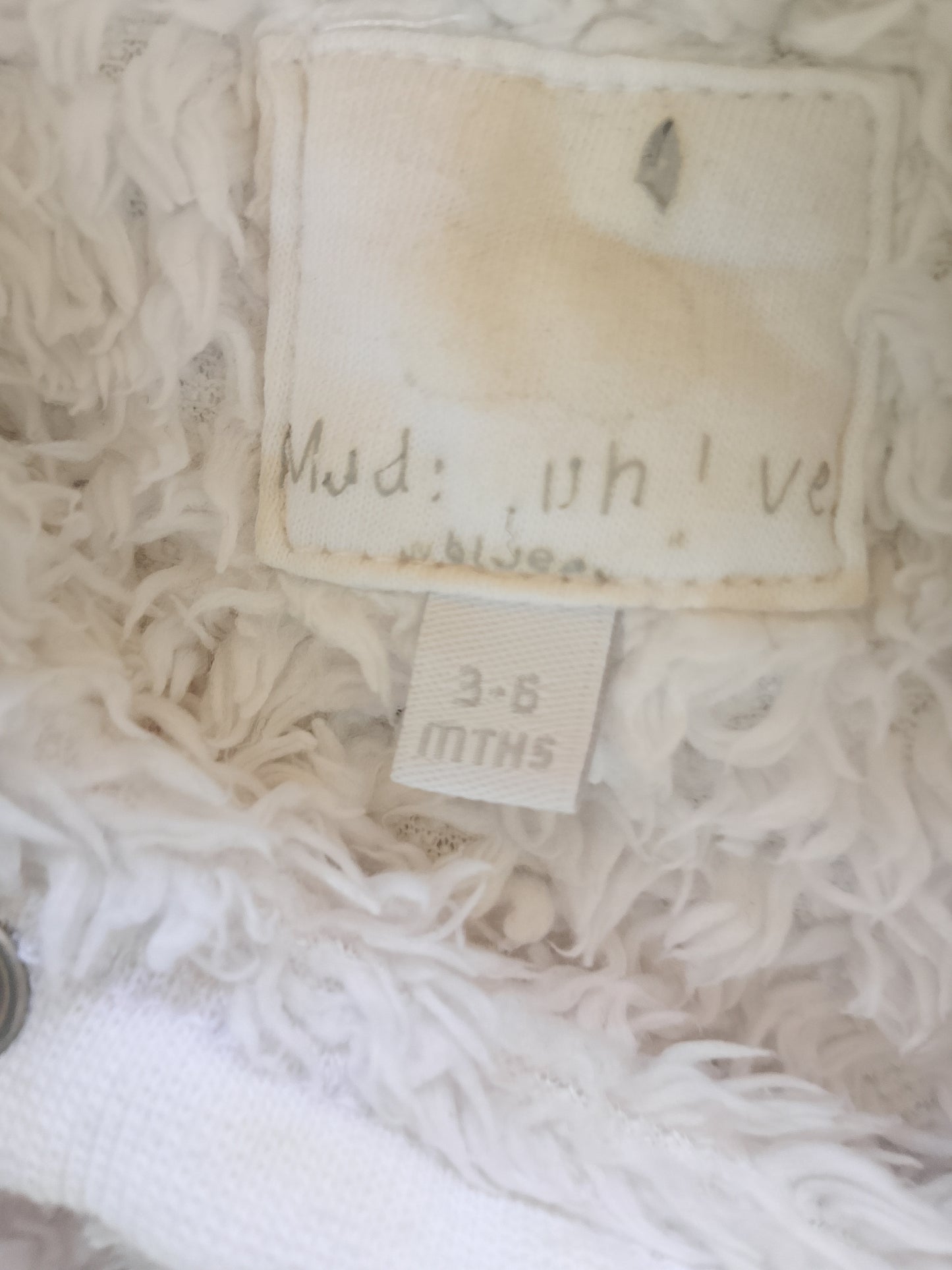 Somn dulce și căldură pentru bebelușul tău: salopetă pufoasă, albă, cu glugă. 3-6 luni
