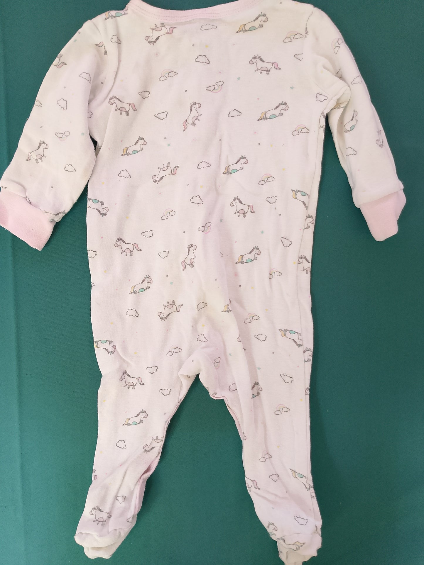 Pijamale salopetă pentru bebeluși cu design de unicorn: Somn magic și confortabil!