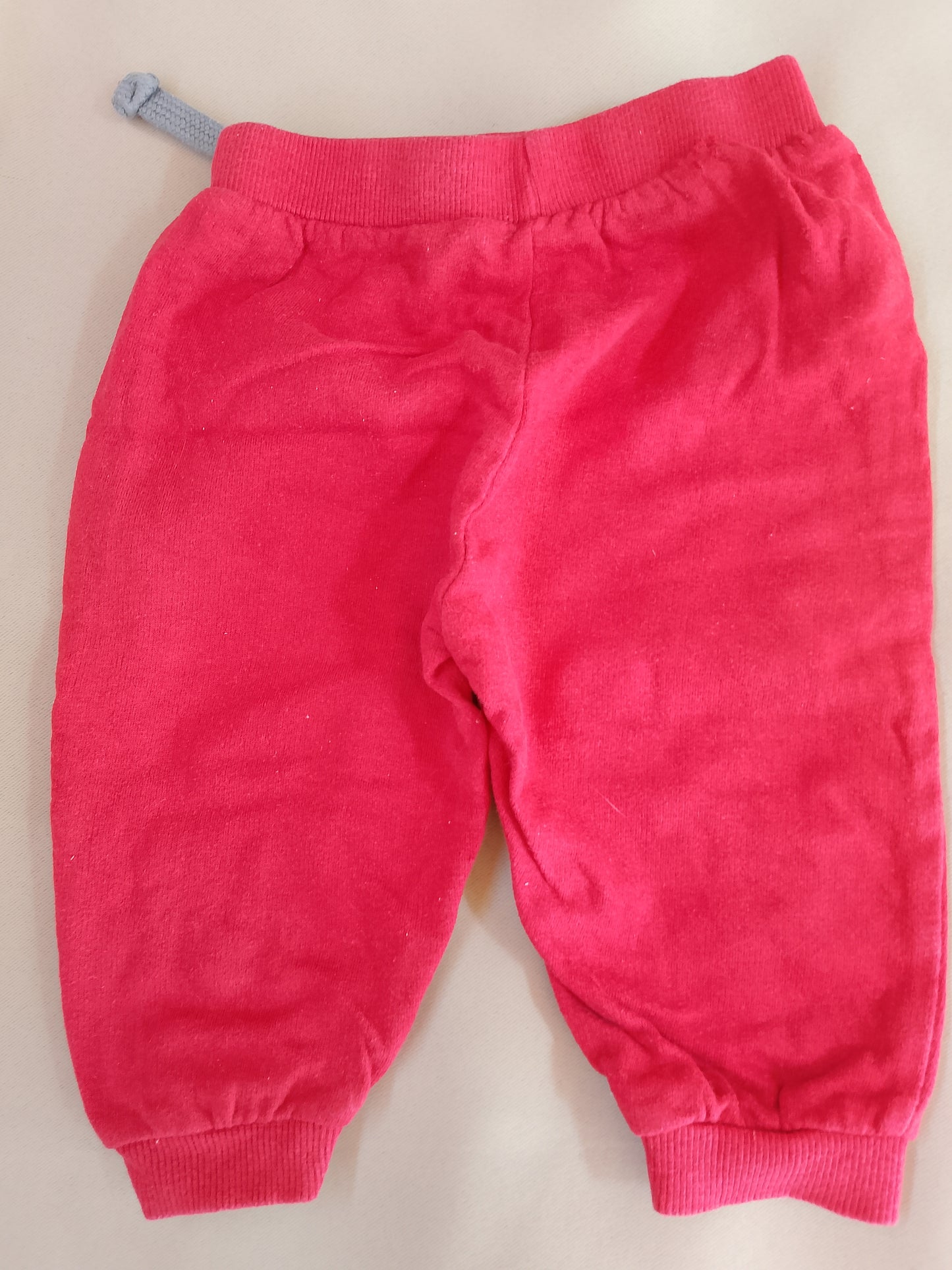 Începe o zi plină de magie cu Mickey Mouse! Pantaloni de trening Disney Baby! 6-9 luni