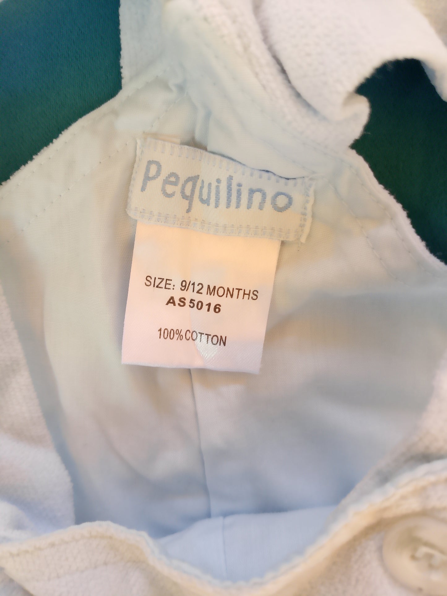 Un micuț ursuleț de pluș pe salopeta ta: salopetă Pequilino, 100% bumbac, pentru bebeluși! 9-12 luni.