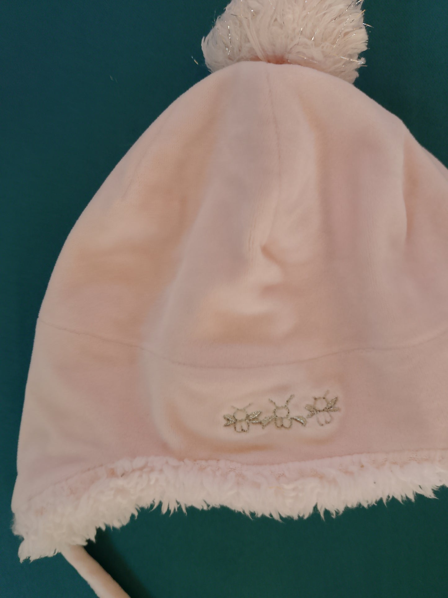 Zână din povești: căciuliță roz, de iarnă, cu broderie delicată pentru bebeluși!