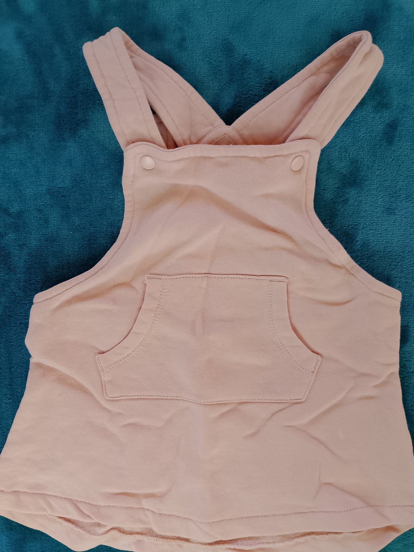 Salopetă H&M din bumbac organic - stil și confort pentru micuți! 6-9 luni.