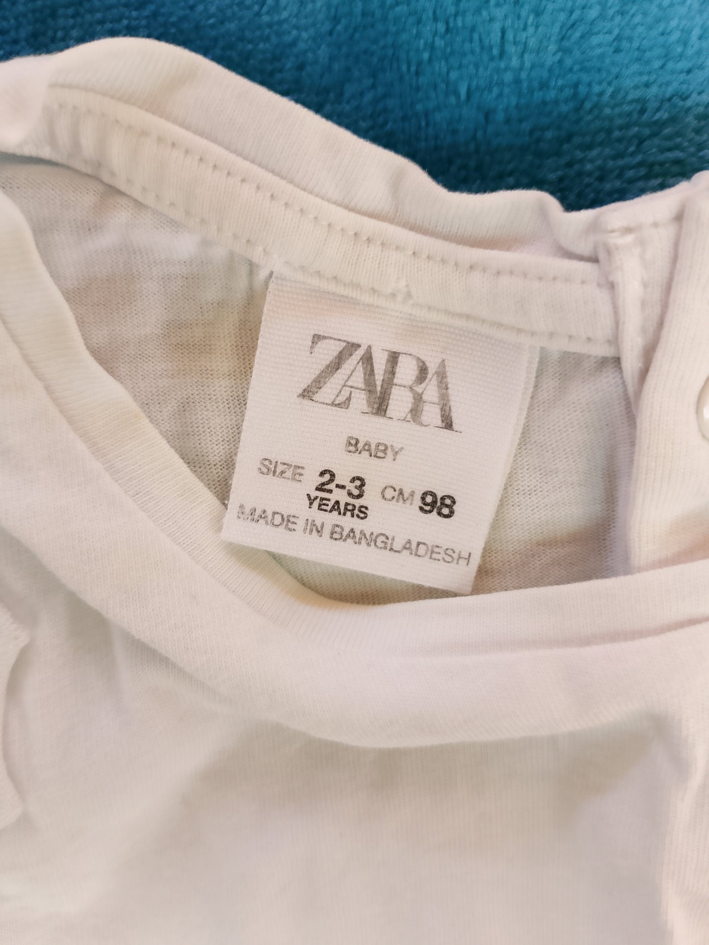 Bluză Zara Baby cu imprimeu girafă - stil și prospețime pentru zilele de vară!