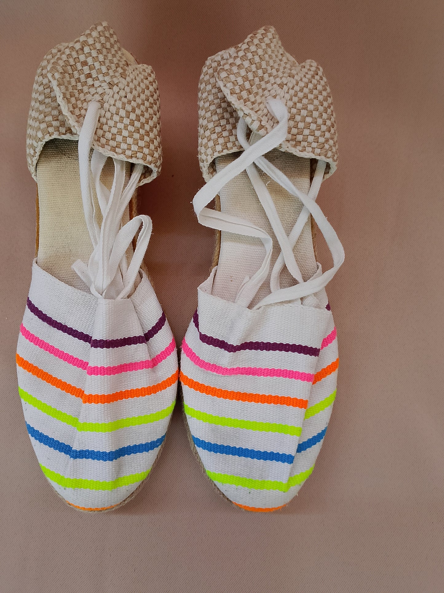 Espadrile Vesele cu Dungi Multicolore și Talpă de Iută – Esența Stilului Boem de Vară!