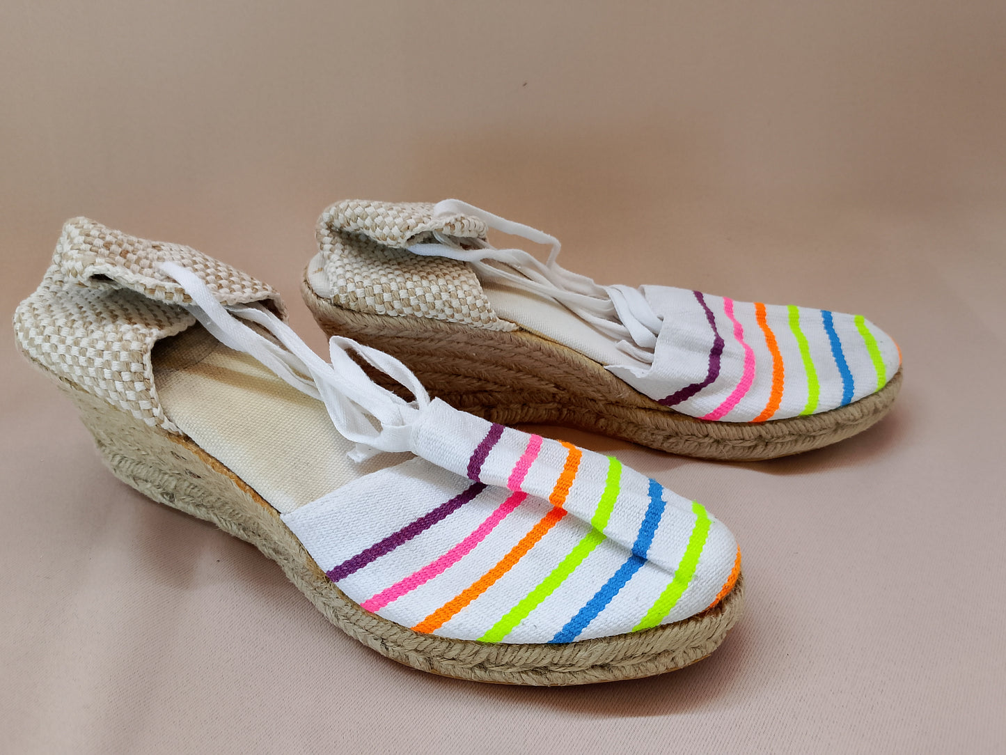 Espadrile Vesele cu Dungi Multicolore și Talpă de Iută – Esența Stilului Boem de Vară!