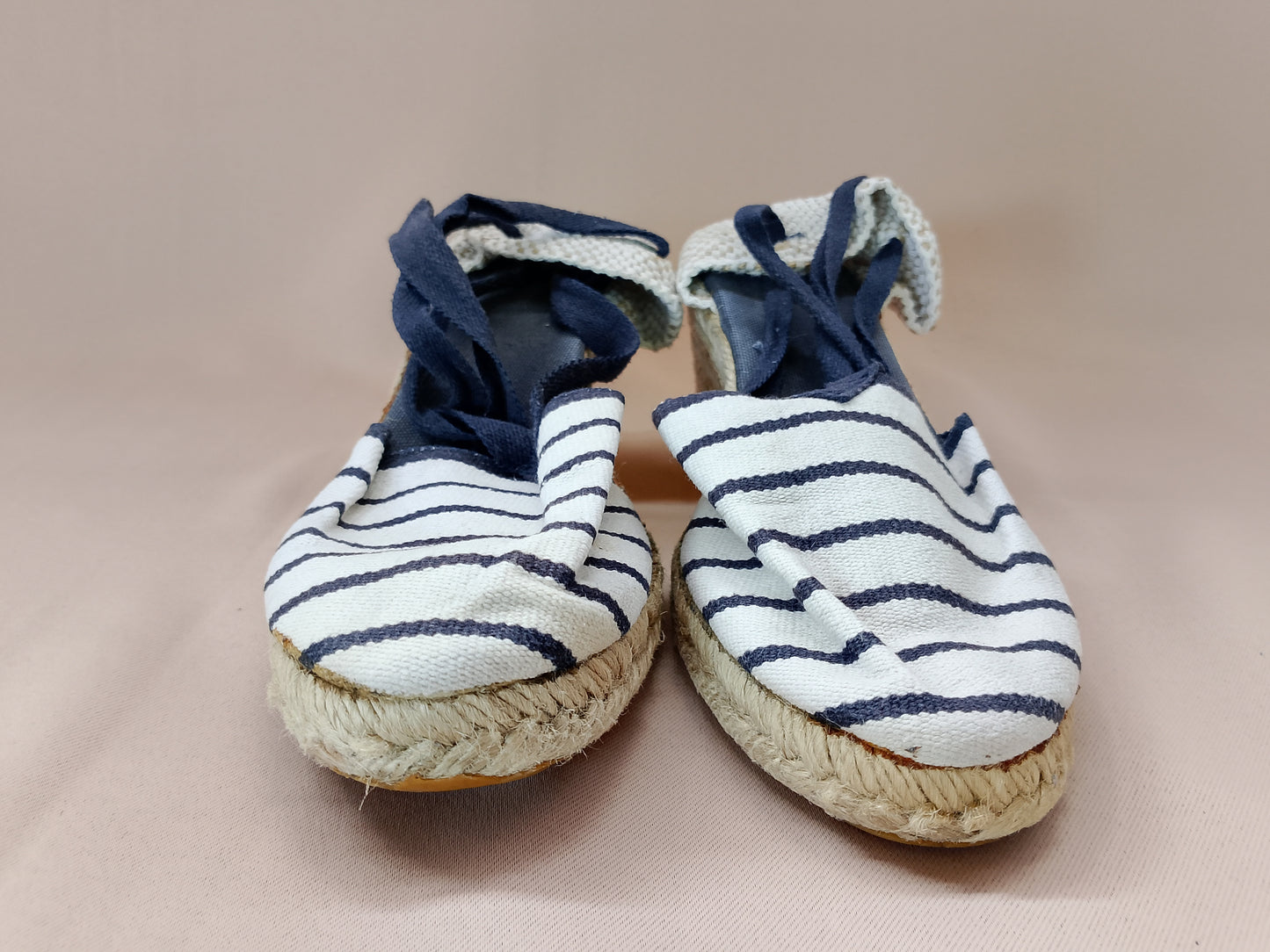 Espadrile Clasic Marinărești cu Dungi Alb-Bleu și Talpă de Iută – Eleganță Nautică pentru Vară!