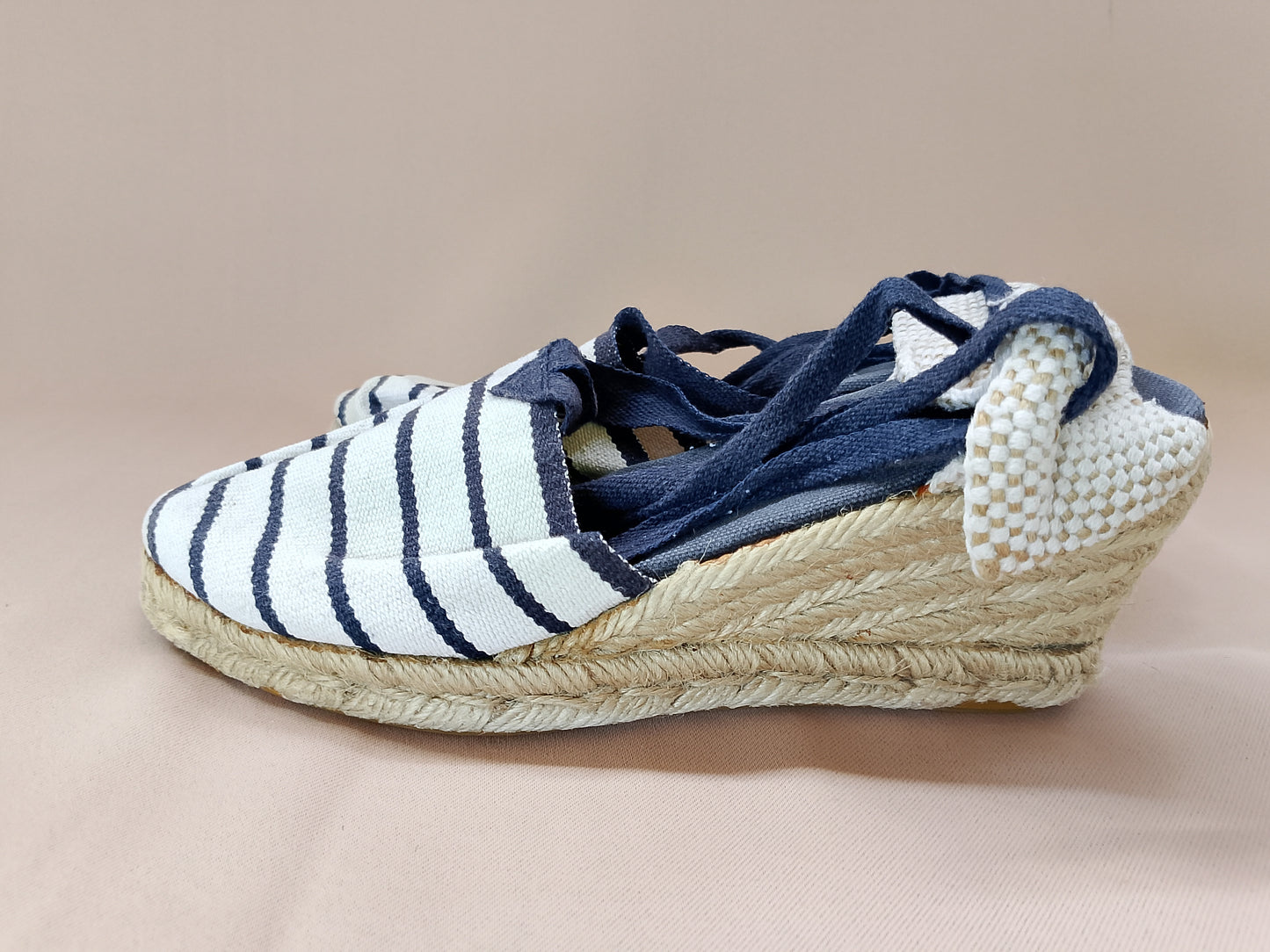 Espadrile Clasic Marinărești cu Dungi Alb-Bleu și Talpă de Iută – Eleganță Nautică pentru Vară!