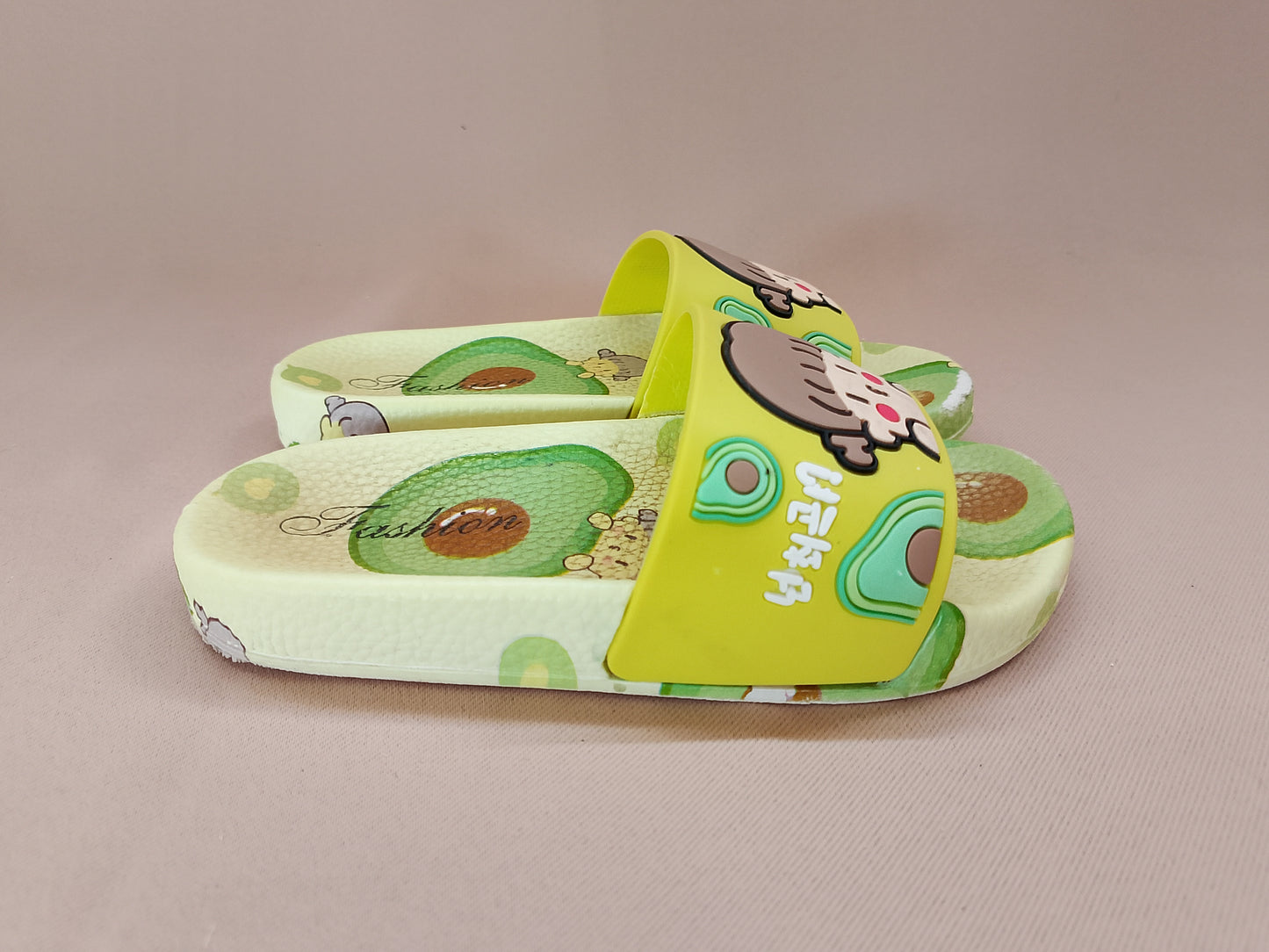 Papuci de casă sau plajă, cu avocado și desene animate - Un stil fresh și distractiv! 3 ani.