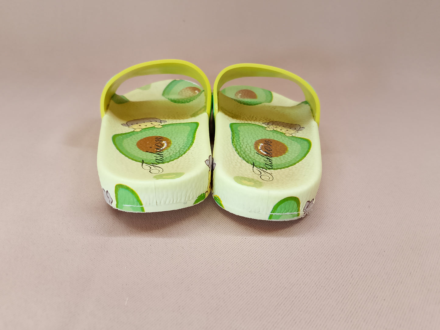 Papuci de casă sau plajă, cu avocado și desene animate - Un stil fresh și distractiv! 3 ani.