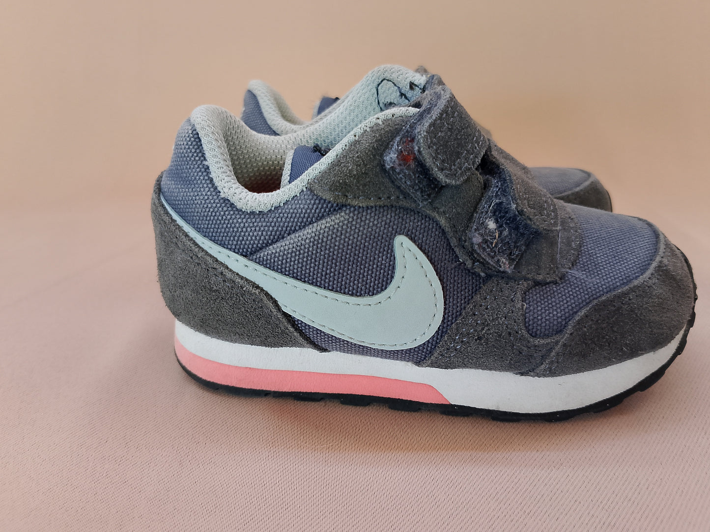 Adidași "Nike" pentru copii - Stabilitate și stil pentru micii exploratori! Marime 22.