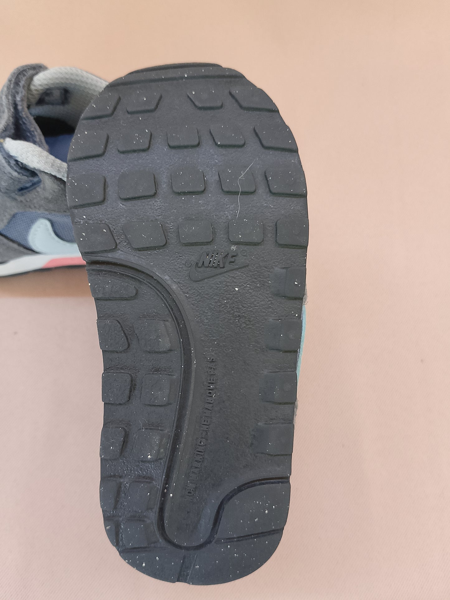 Adidași "Nike" pentru copii - Stabilitate și stil pentru micii exploratori! Marime 22.