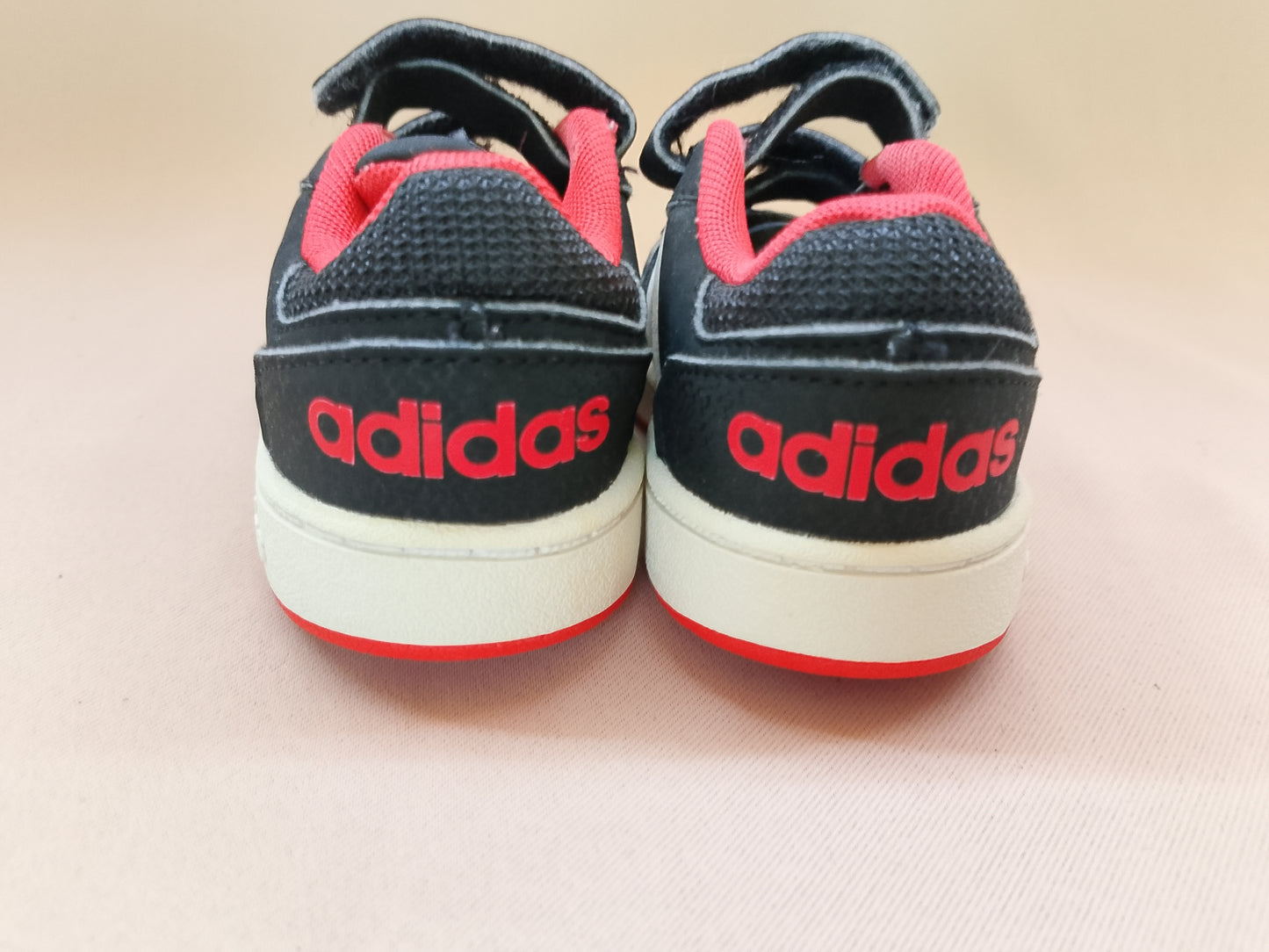 Adidași "Adidas" pentru copii, negri cu dungi albe - Stil clasic și confort garantat! Marimea 23.