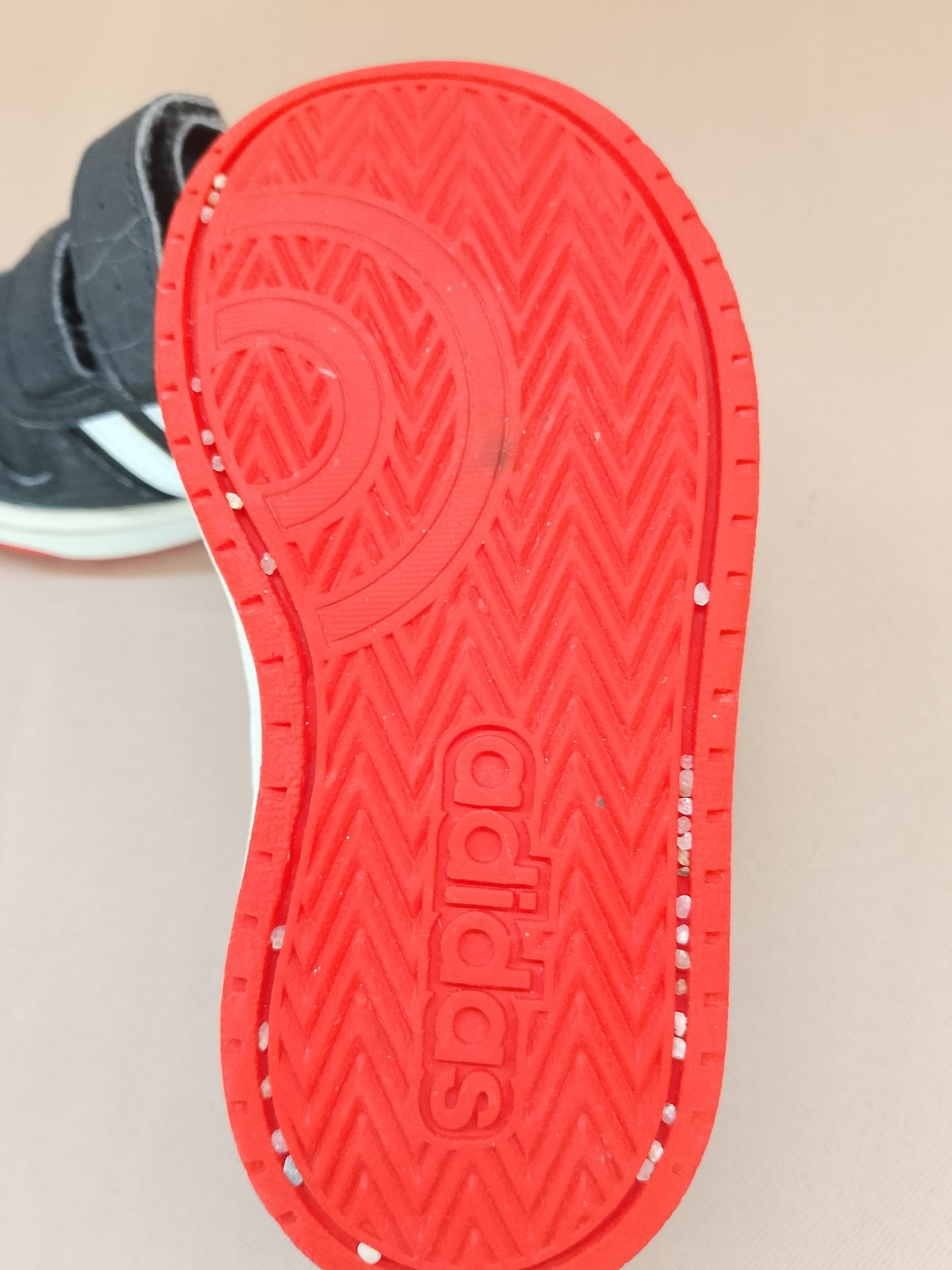 Adidași "Adidas" pentru copii, negri cu dungi albe - Stil clasic și confort garantat! Marimea 23.